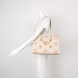 Louis Vuitton(LV) OnTheGo Tote Bicolor Monogram Empreinte Giant MM — thumbnail 3
