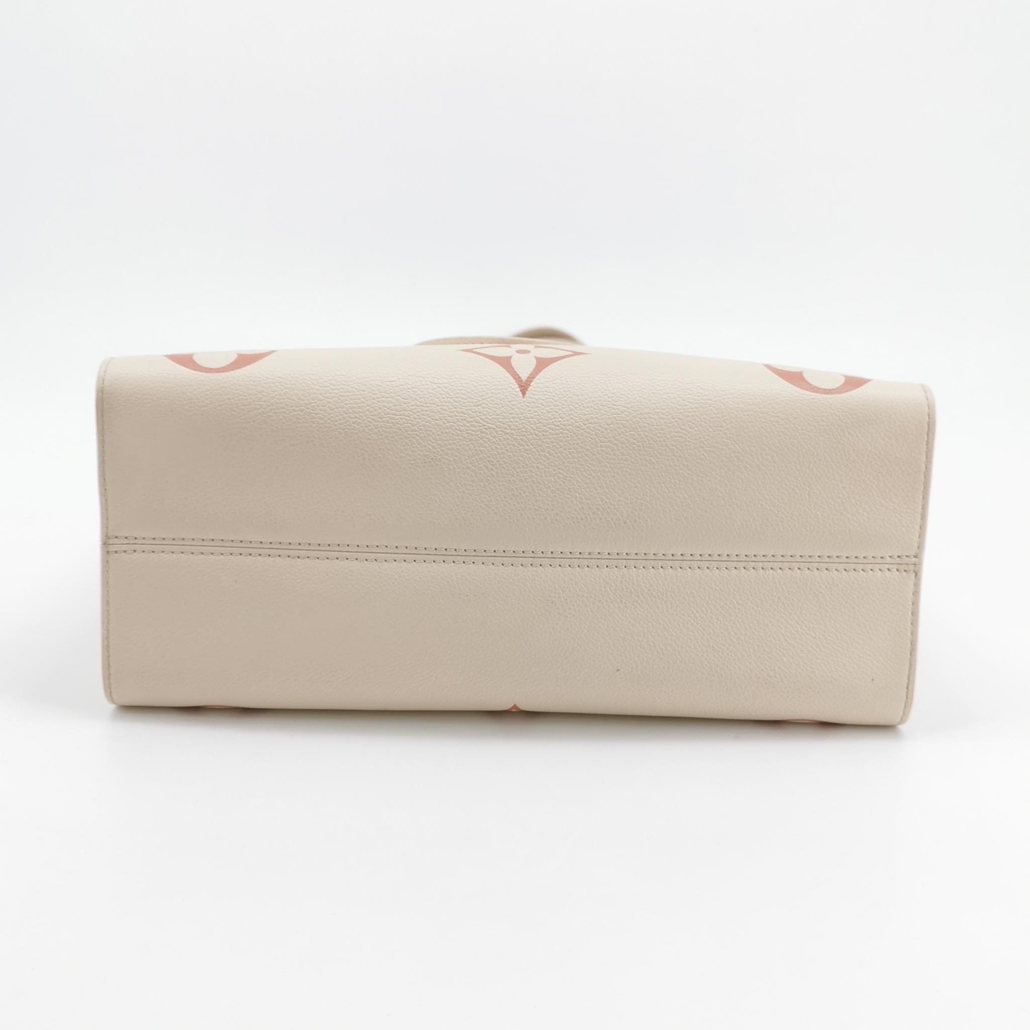 Louis Vuitton(LV) OnTheGo Tote Bicolor Monogram Empreinte Giant MM — photo 6 of 14