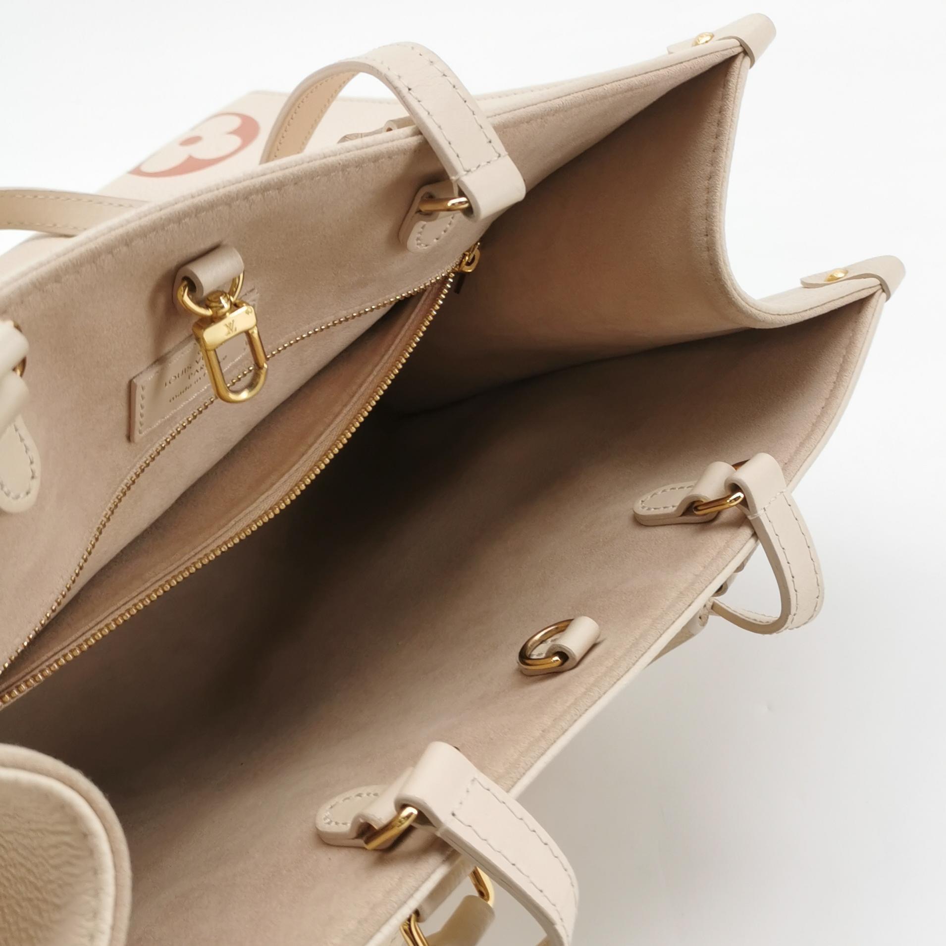 Louis Vuitton(LV) OnTheGo Tote Bicolor Monogram Empreinte Giant MM — photo 7 of 14