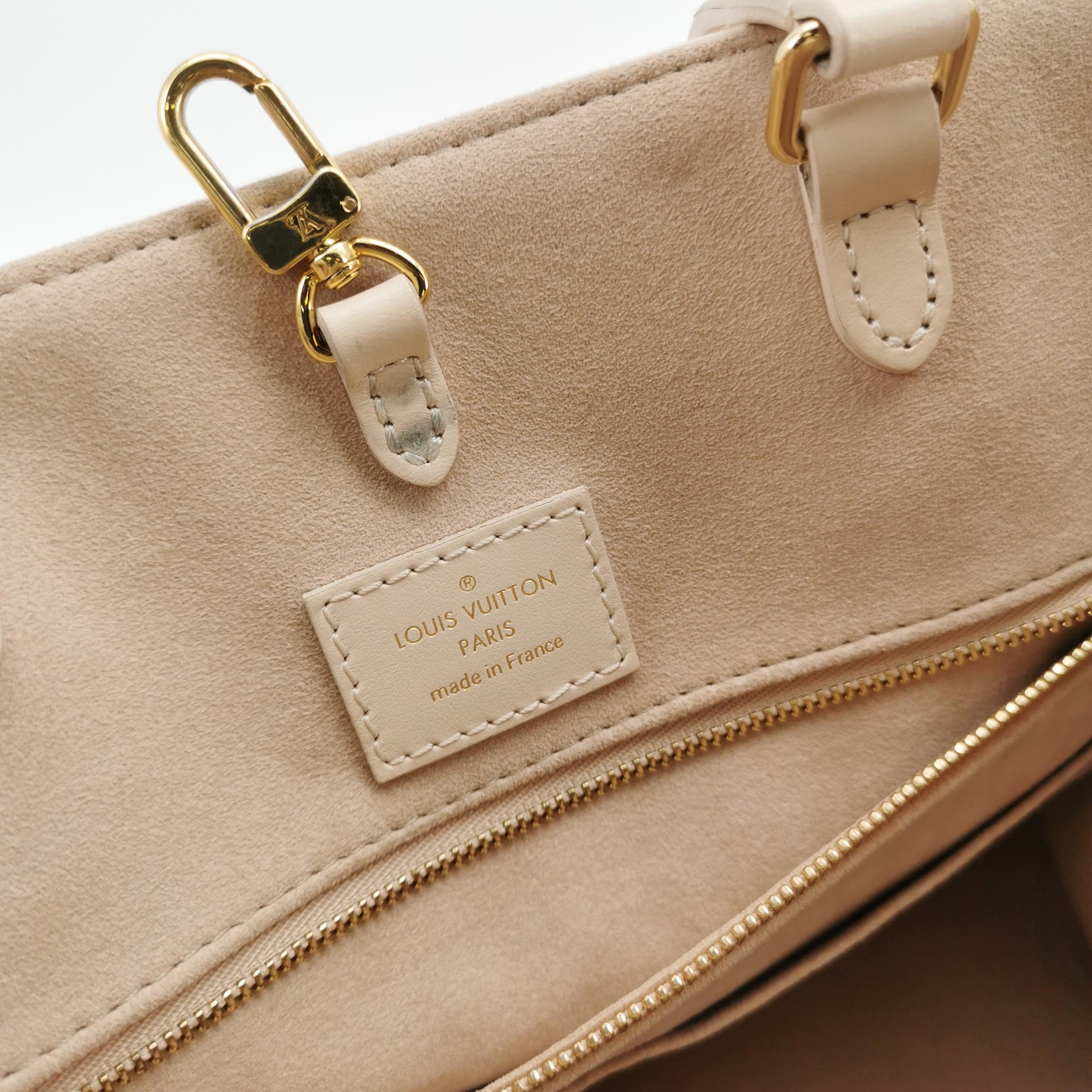 Louis Vuitton(LV) OnTheGo Tote Bicolor Monogram Empreinte Giant MM — photo 8 of 14