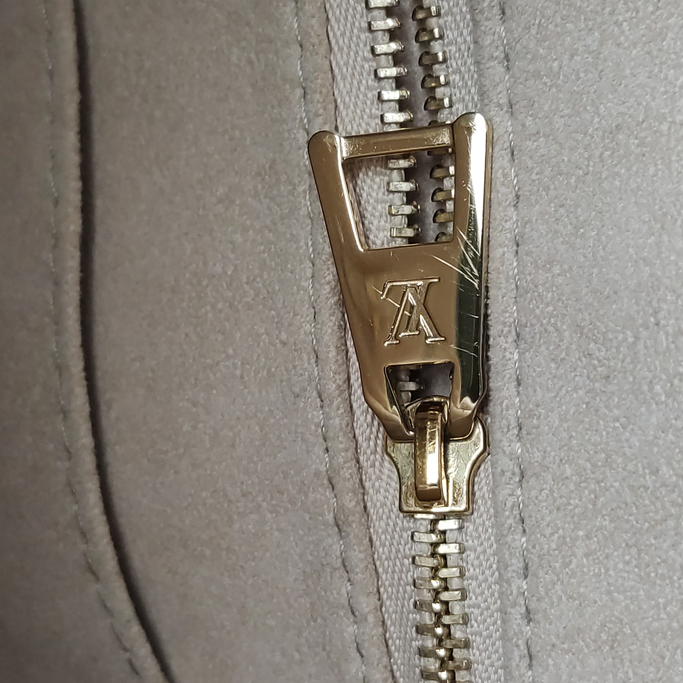 Louis Vuitton(LV) OnTheGo Tote Bicolor Monogram Empreinte Giant MM — photo 10 of 14