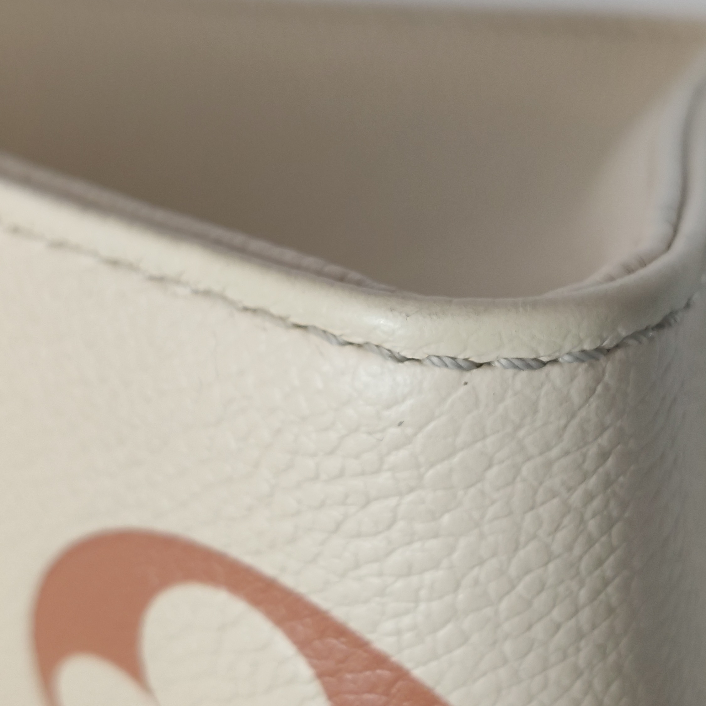Louis Vuitton(LV) OnTheGo Tote Bicolor Monogram Empreinte Giant MM — photo 13 of 14