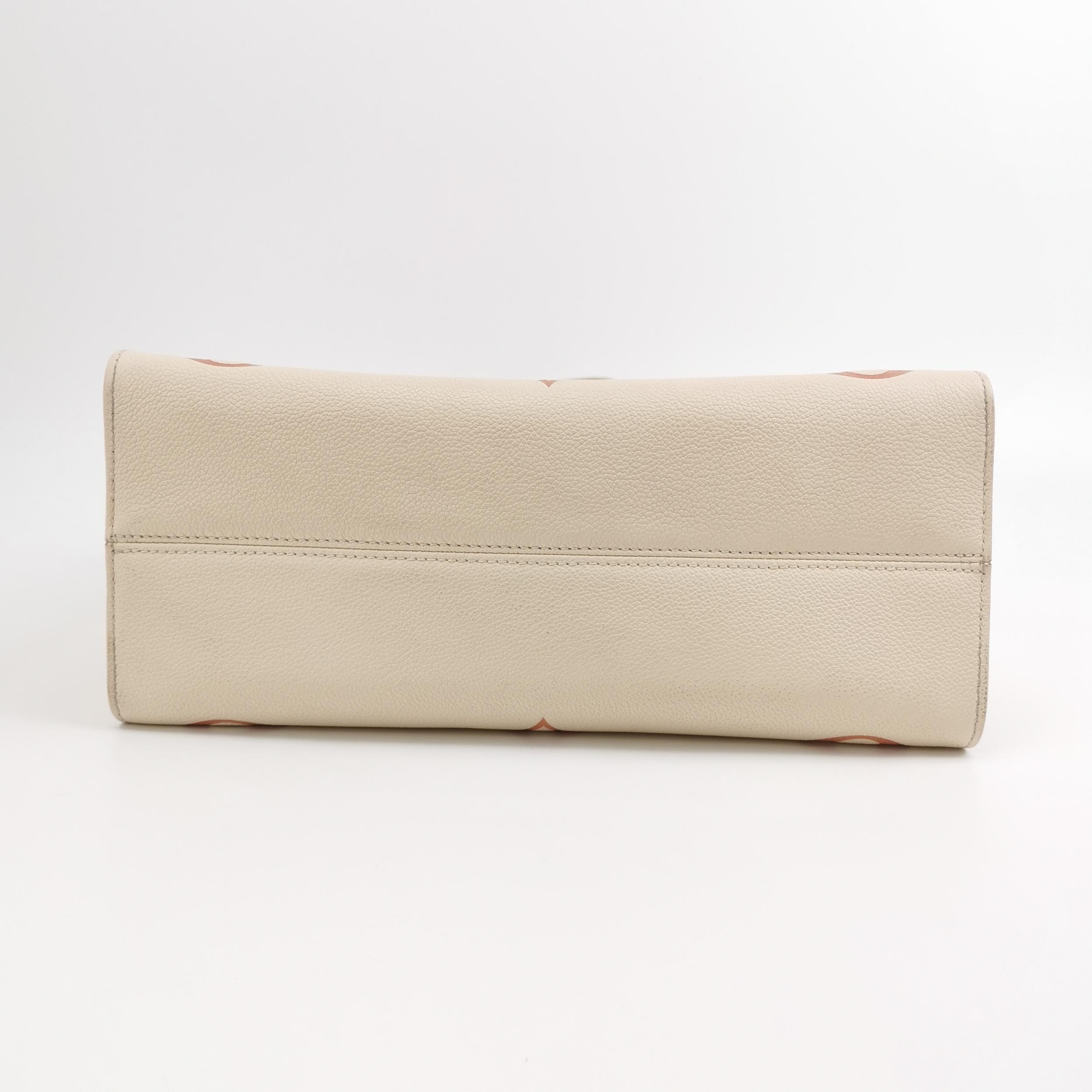 Louis Vuitton(LV) OnTheGo Tote Bicolor Monogram Empreinte Giant MM — photo 6 of 14