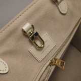 Louis Vuitton(LV) OnTheGo Tote Bicolor Monogram Empreinte Giant MM — thumbnail 9