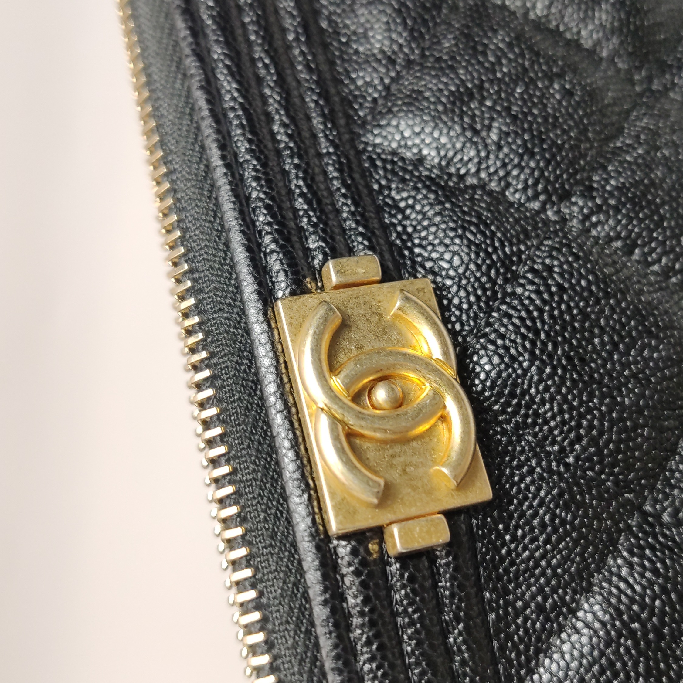 Chanel Boy O Case Clutch Quilted Caviar Medium — photo 11 of 13