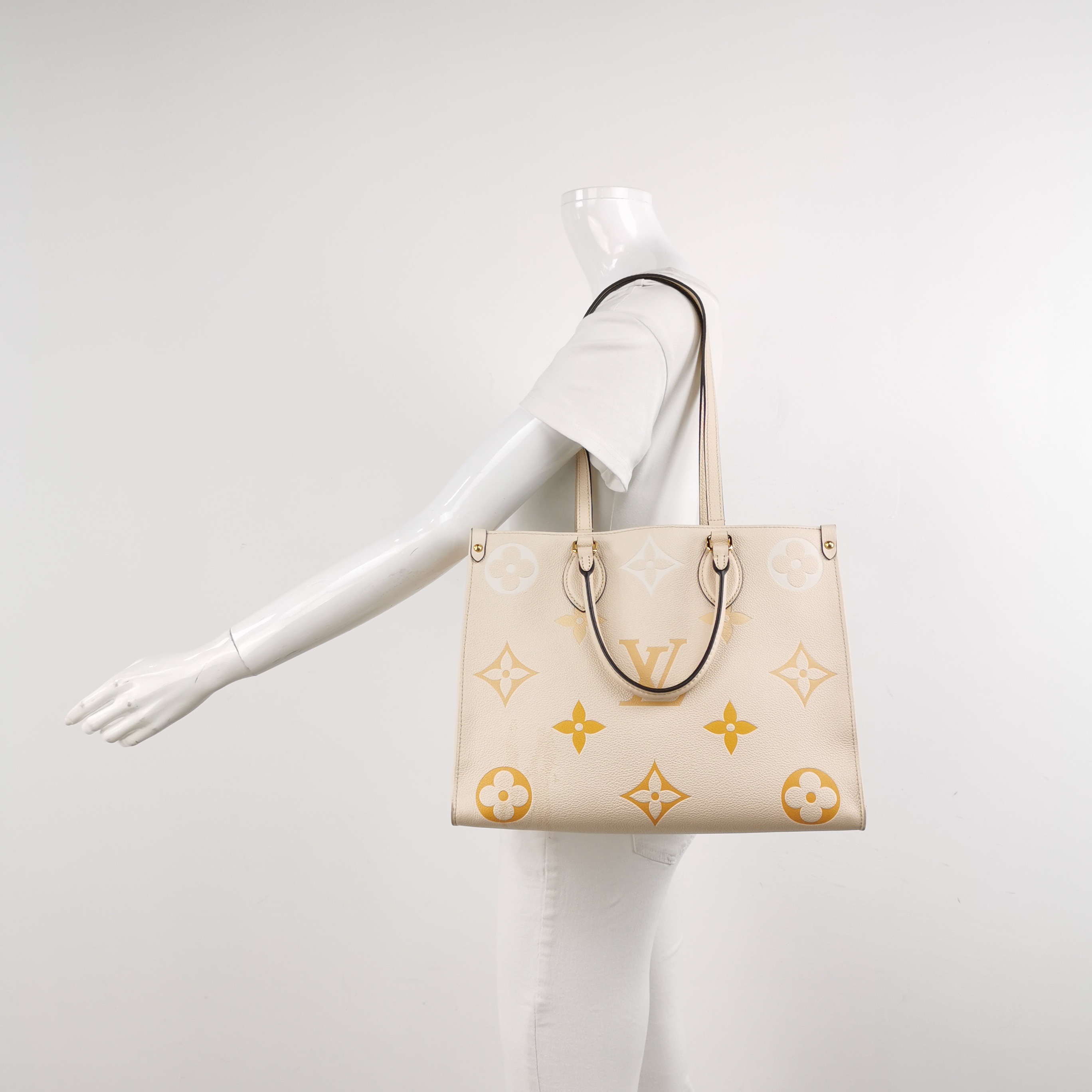 Louis Vuitton(LV) OnTheGo Tote By The Pool Monogram Empreinte Giant MM — alternate view