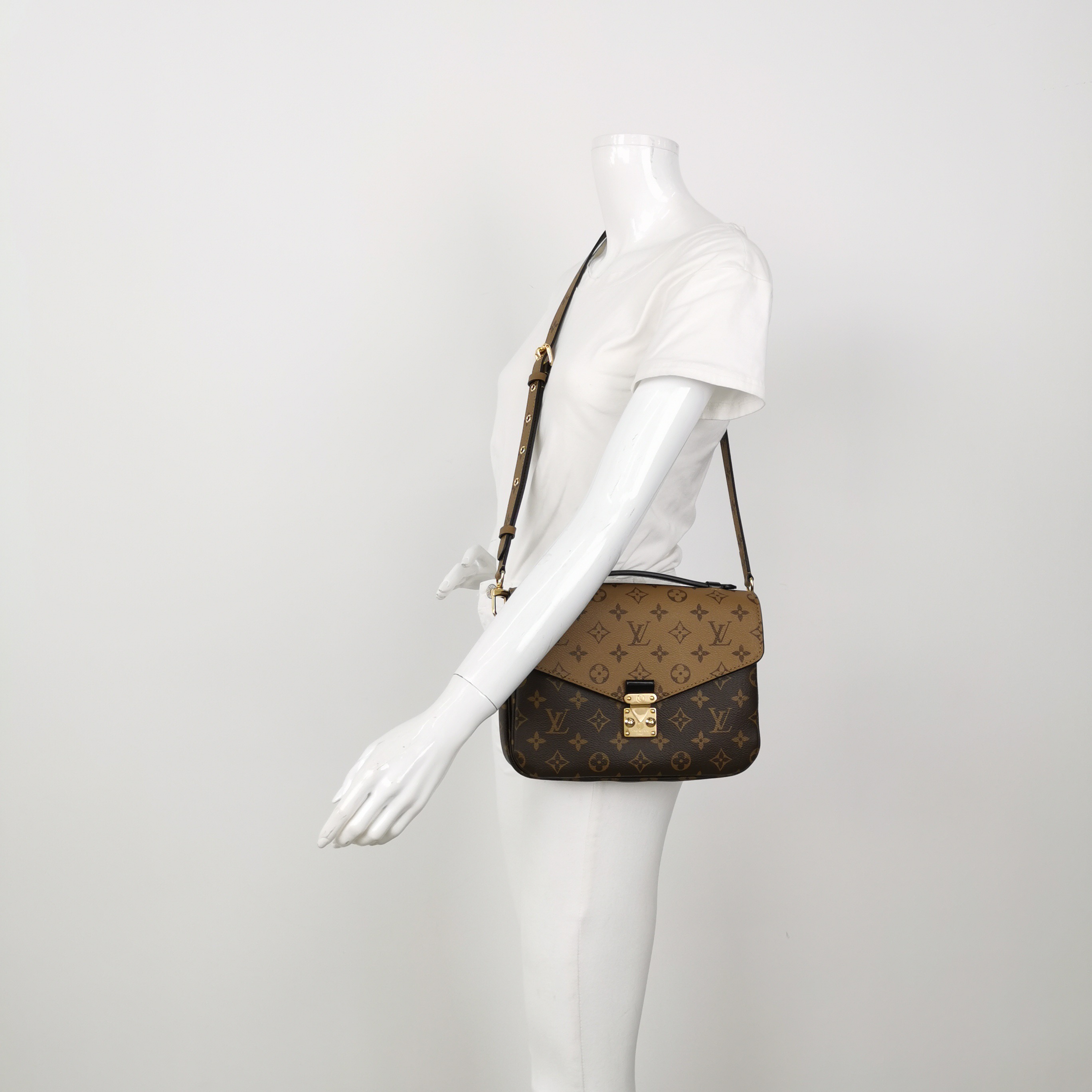 Louis Vuitton(LV) Pochette Metis Reverse Monogram Canvas — alternate view