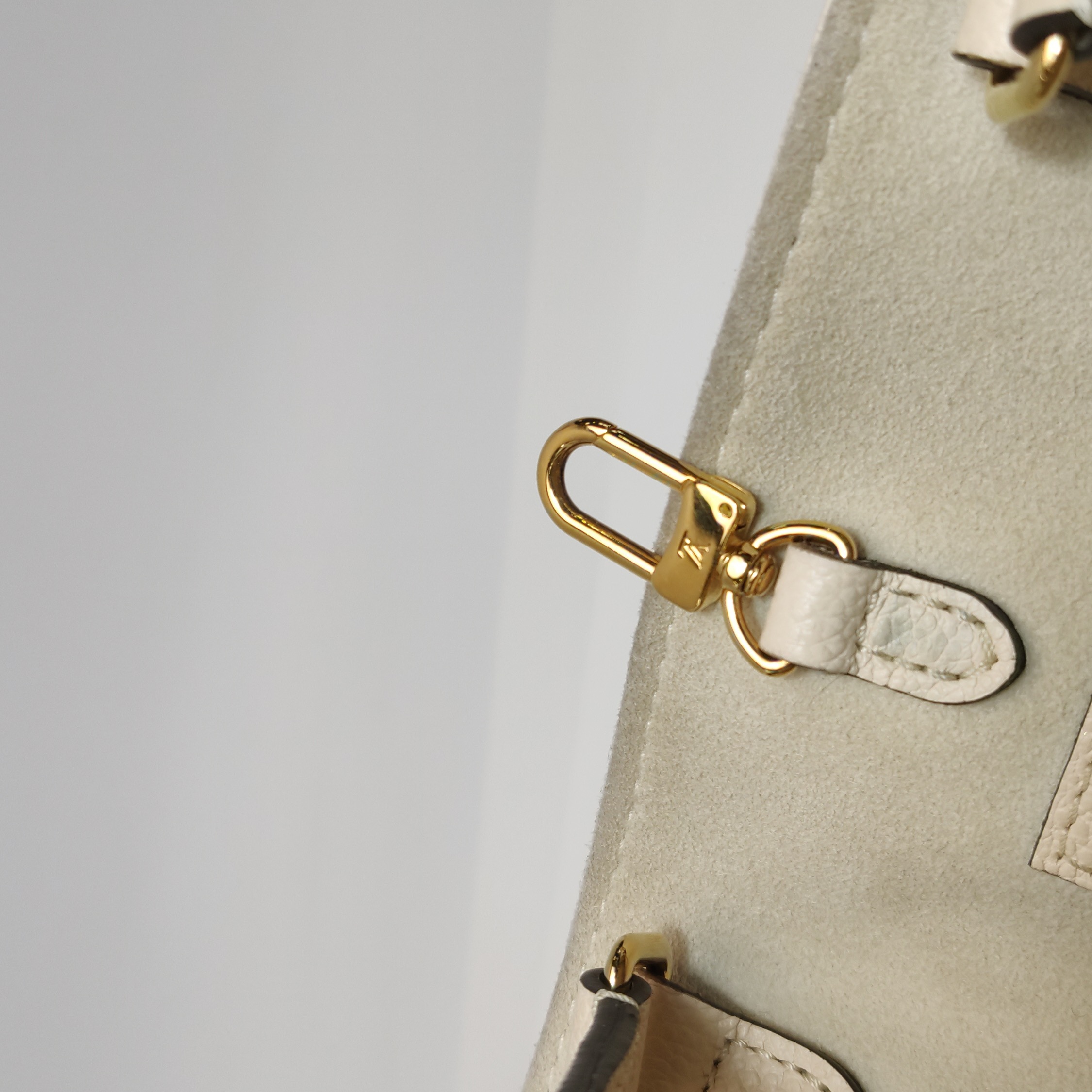 Louis Vuitton(LV) OnTheGo Tote By The Pool Monogram Empreinte Giant MM — photo 9 of 16