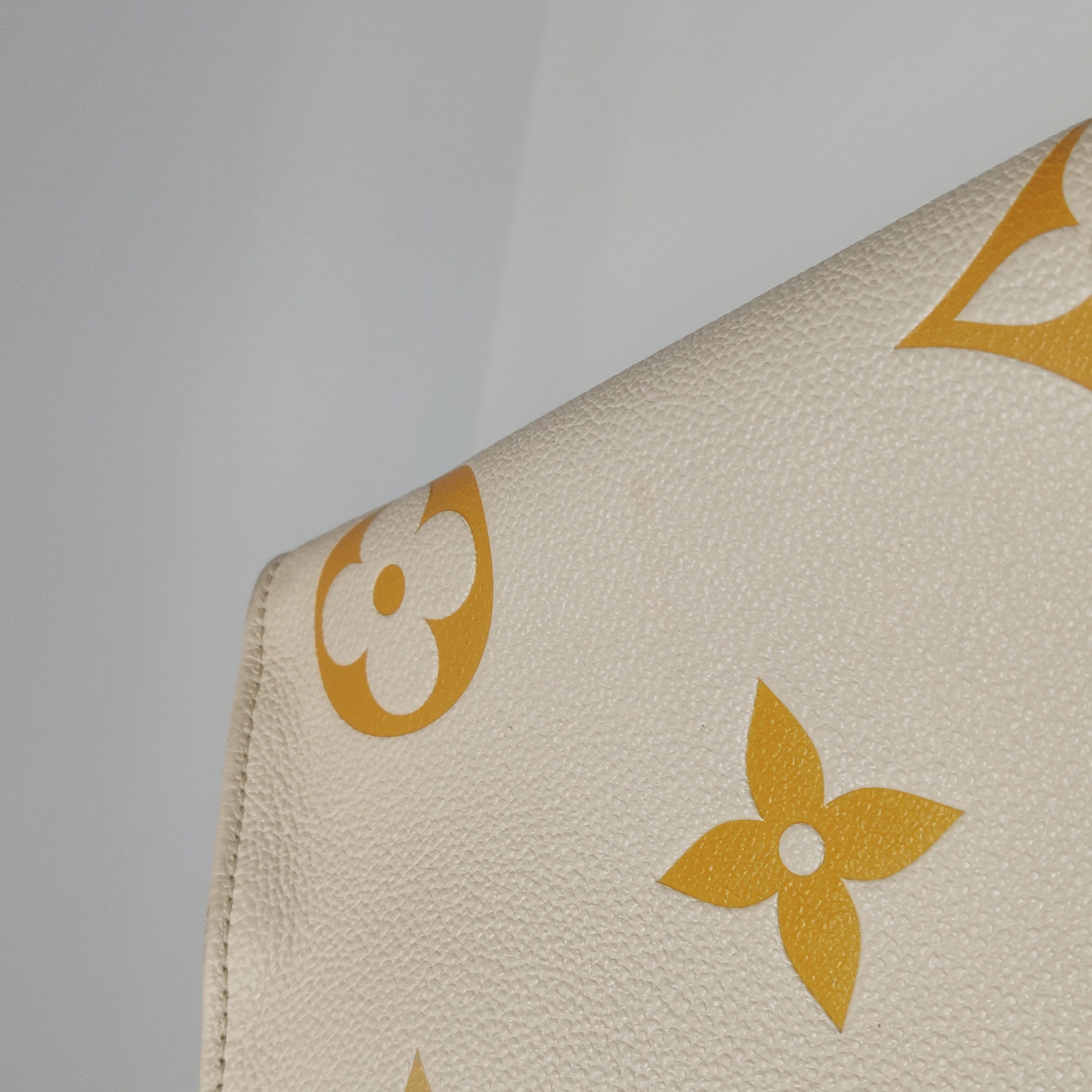 Louis Vuitton(LV) OnTheGo Tote By The Pool Monogram Empreinte Giant MM — photo 11 of 16