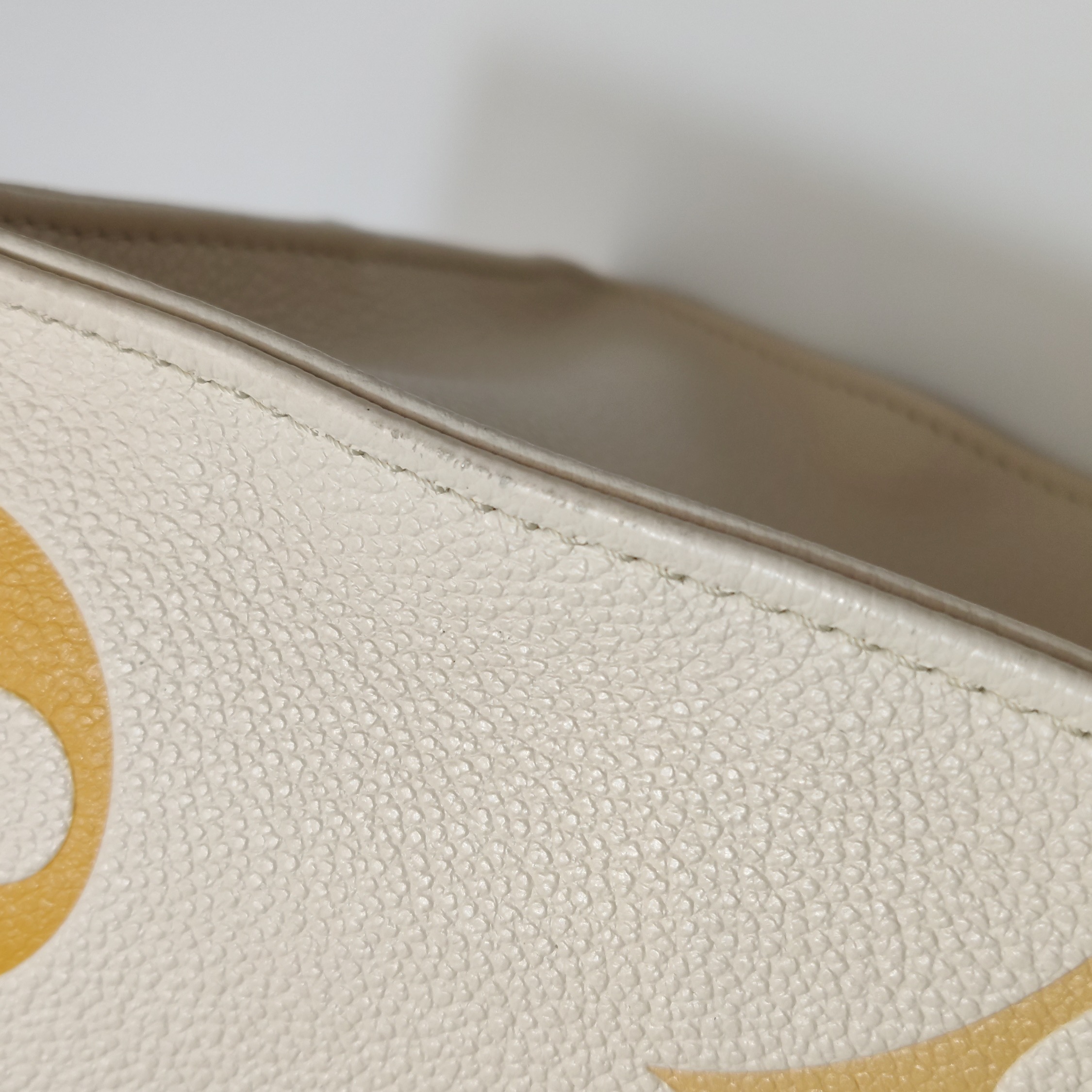 Louis Vuitton(LV) OnTheGo Tote By The Pool Monogram Empreinte Giant MM — photo 13 of 16
