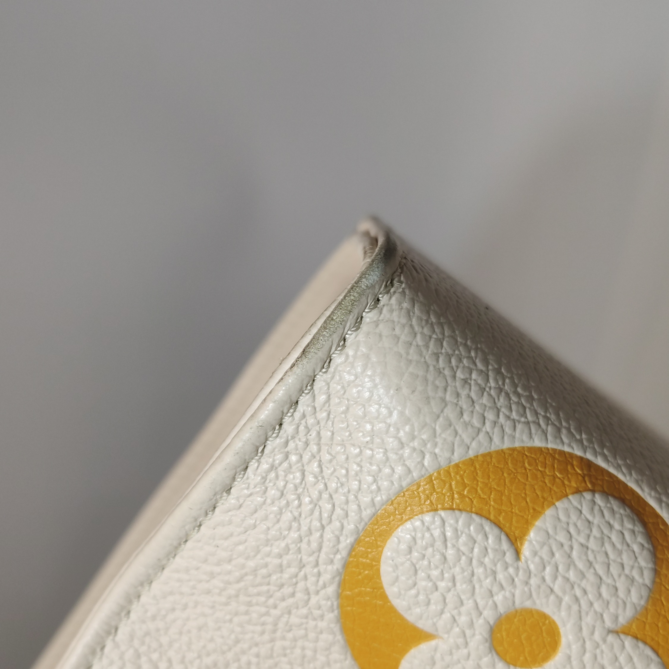 Louis Vuitton(LV) OnTheGo Tote By The Pool Monogram Empreinte Giant MM — photo 14 of 16