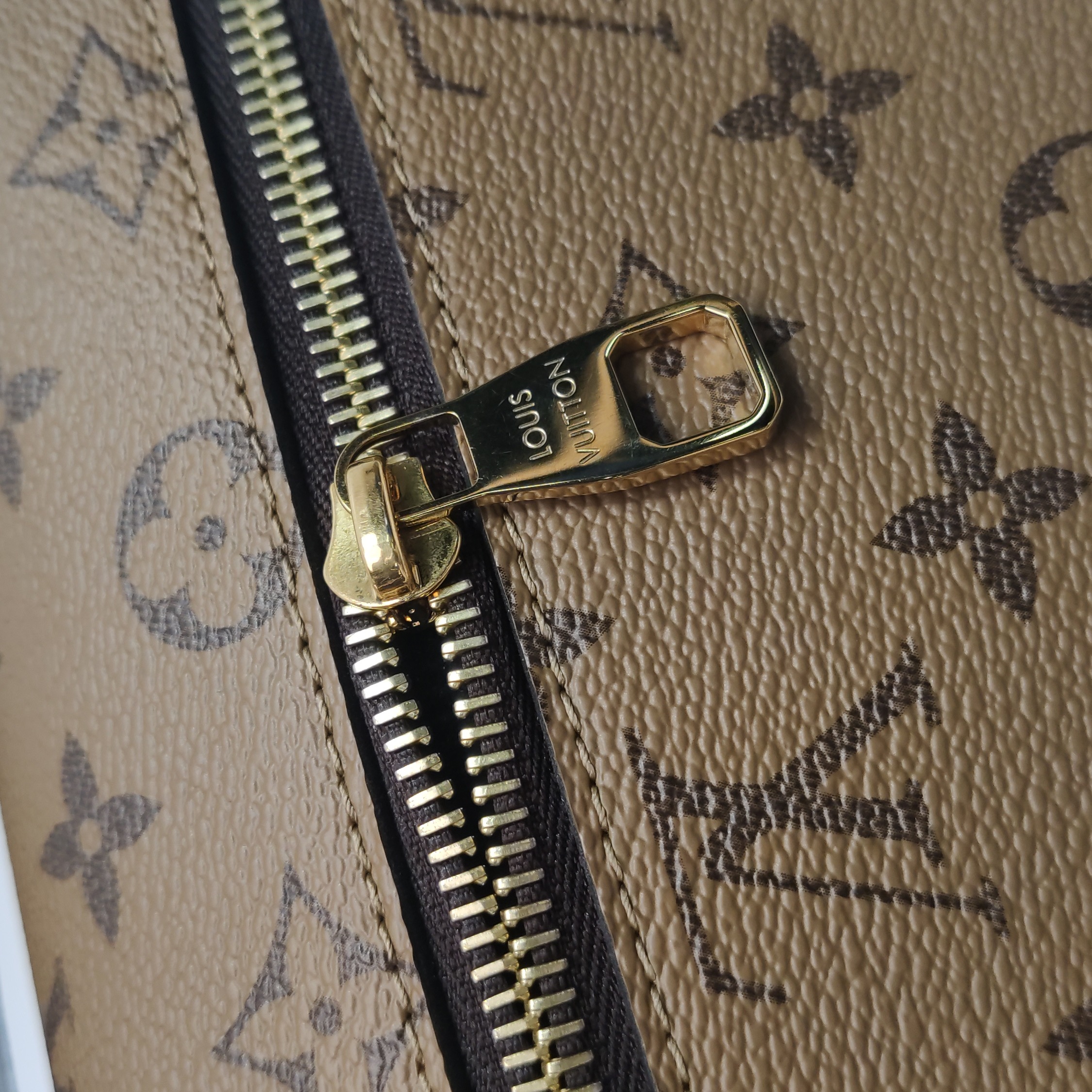 Louis Vuitton(LV) Pochette Metis Reverse Monogram Canvas — photo 9 of 10