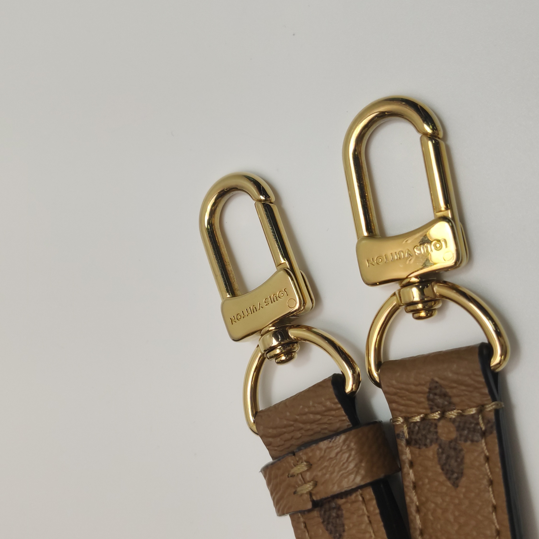 Louis Vuitton(LV) Pochette Metis Reverse Monogram Canvas — photo 10 of 10