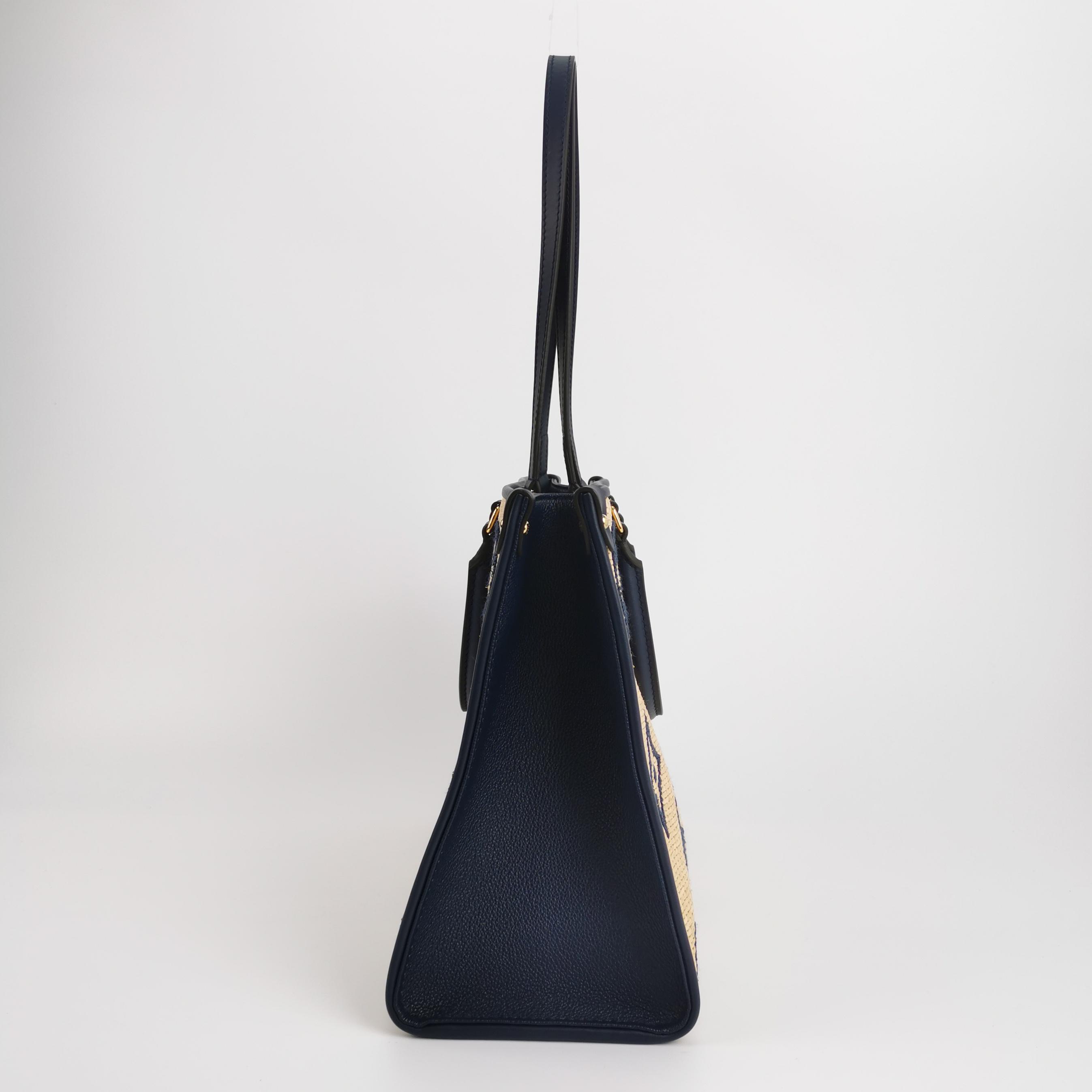 Louis Vuitton(LV) OnTheGo Tote Monogram Giant Raffia MM — photo 4 of 16