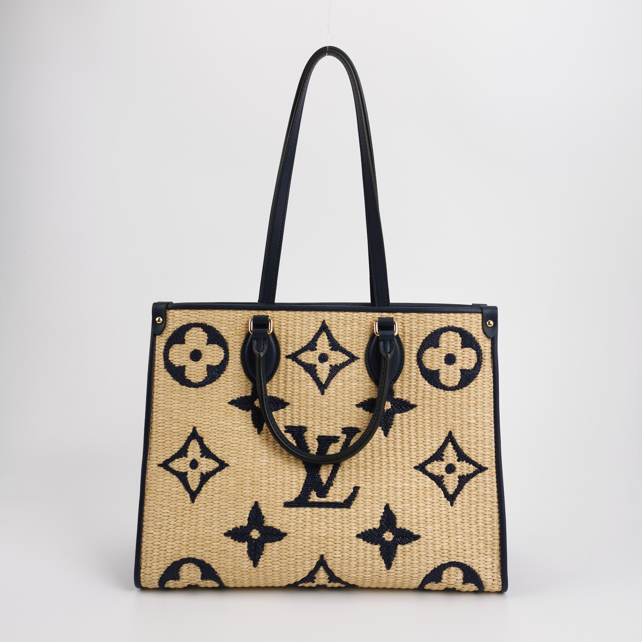 Louis Vuitton(LV) OnTheGo Tote Monogram Giant Raffia MM — photo 3 of 16