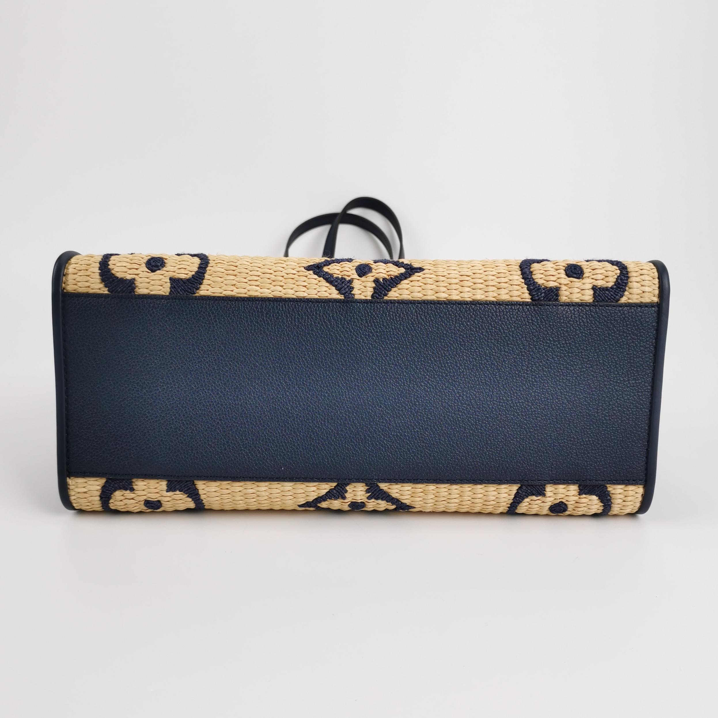 Louis Vuitton(LV) OnTheGo Tote Monogram Giant Raffia MM — photo 6 of 16