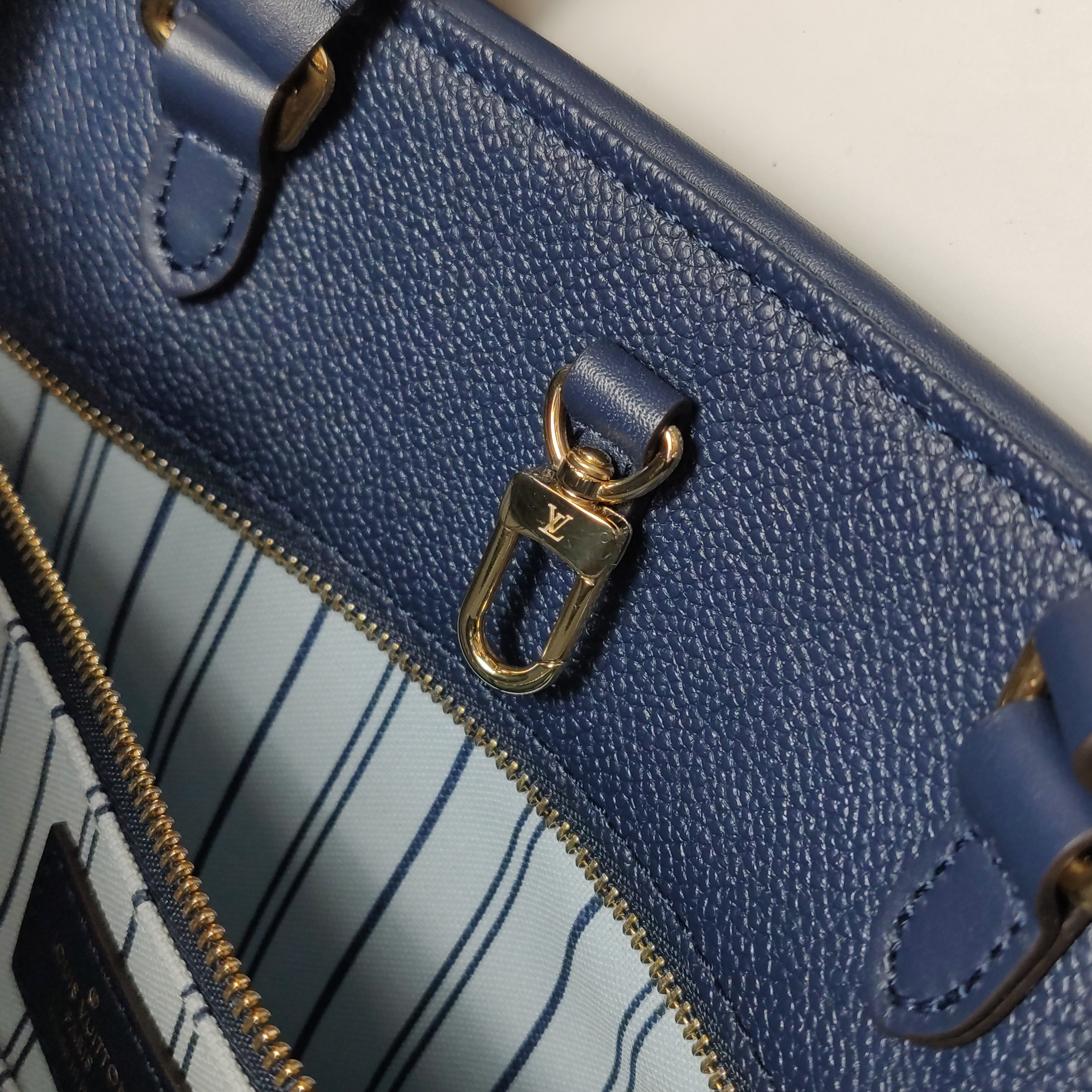 Louis Vuitton(LV) OnTheGo Tote Monogram Giant Raffia MM — photo 9 of 16