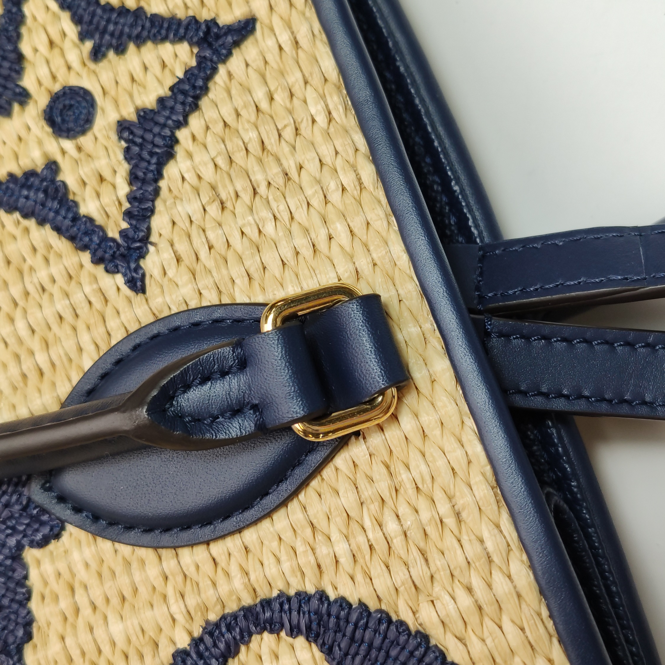 Louis Vuitton(LV) OnTheGo Tote Monogram Giant Raffia MM — photo 14 of 16