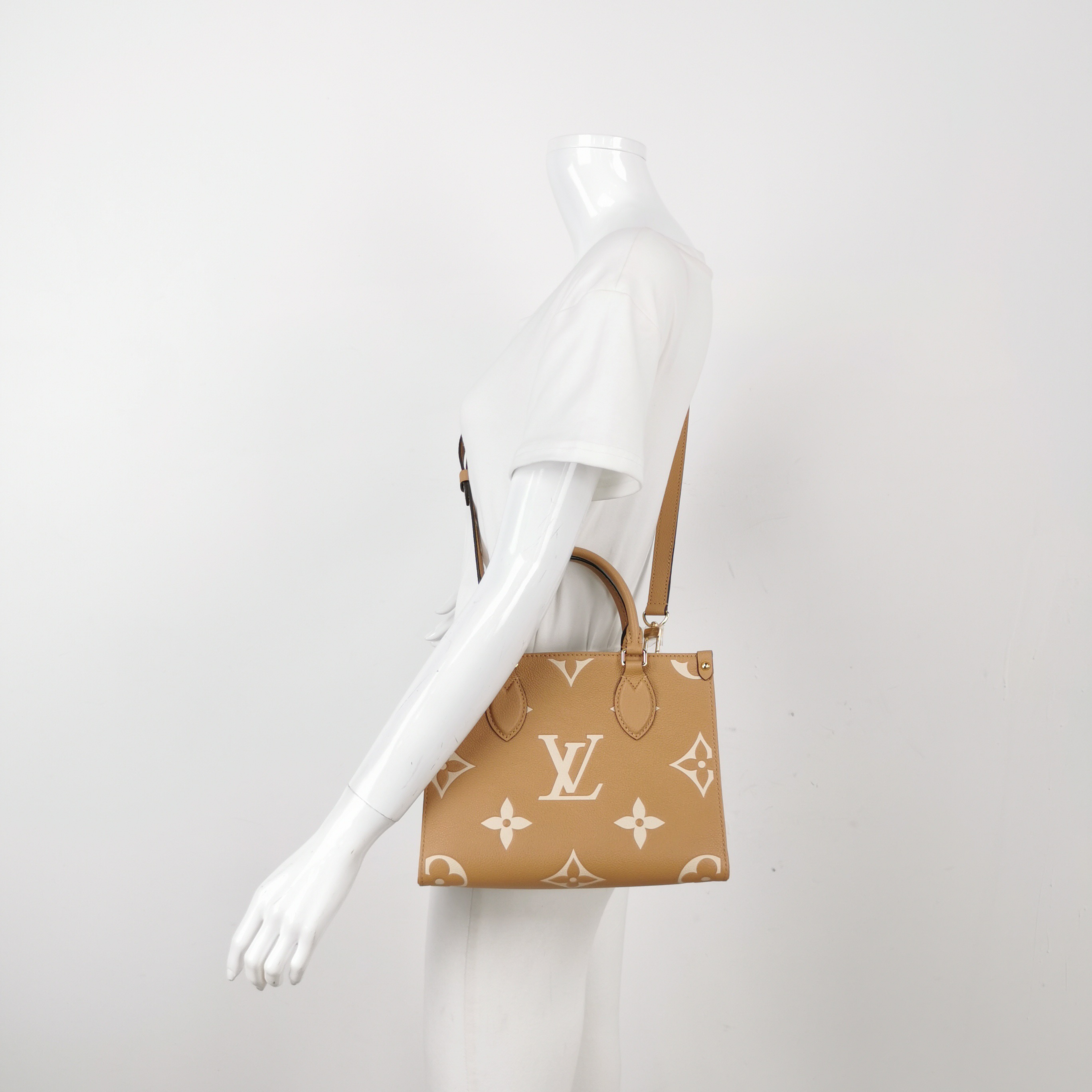 Louis Vuitton(LV) OnTheGo Tote Bicolor Monogram Empreinte Giant PM — alternate view