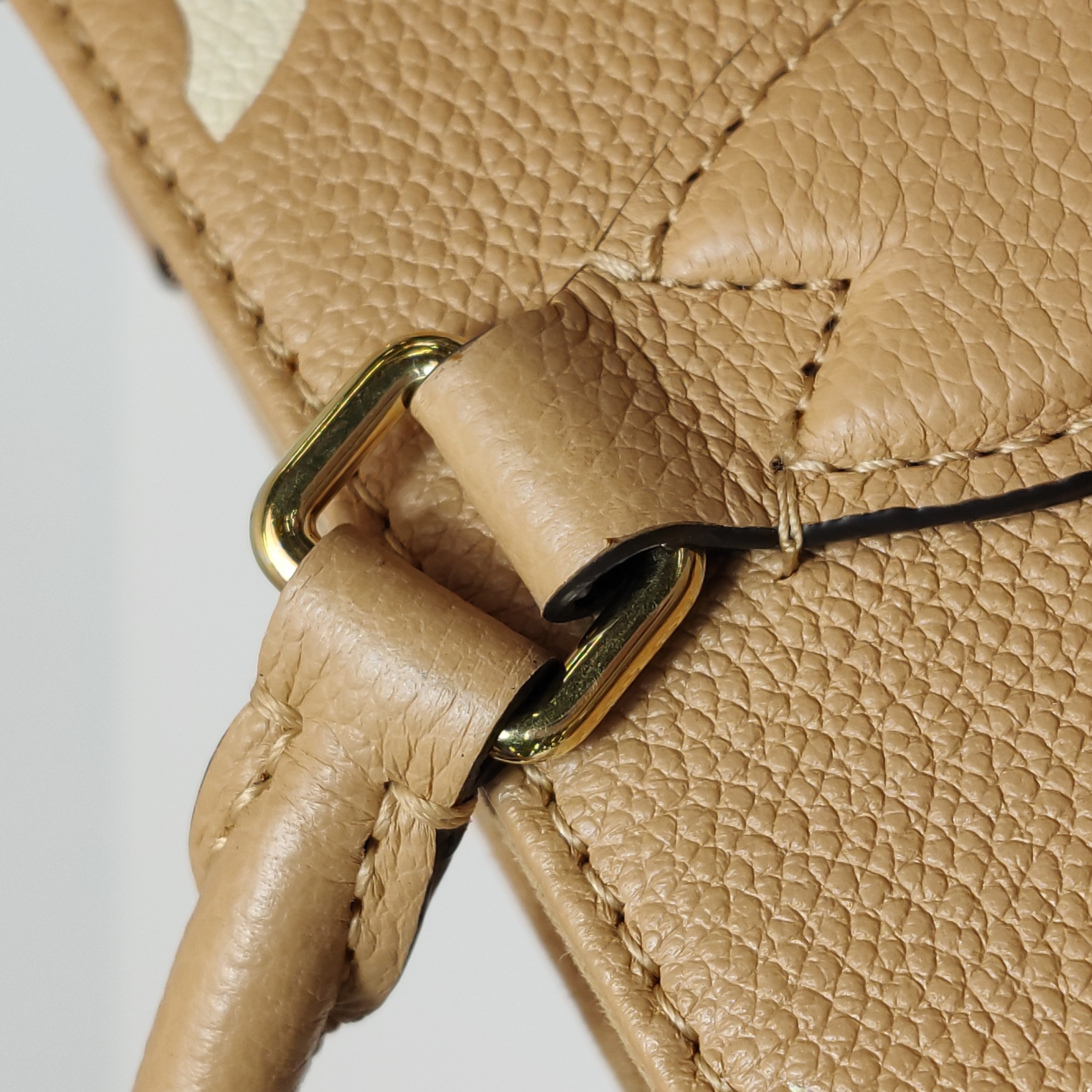 Louis Vuitton(LV) OnTheGo Tote Bicolor Monogram Empreinte Giant PM — photo 10 of 13
