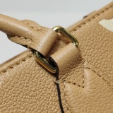 Louis Vuitton(LV) OnTheGo Tote Bicolor Monogram Empreinte Giant PM — thumbnail 10