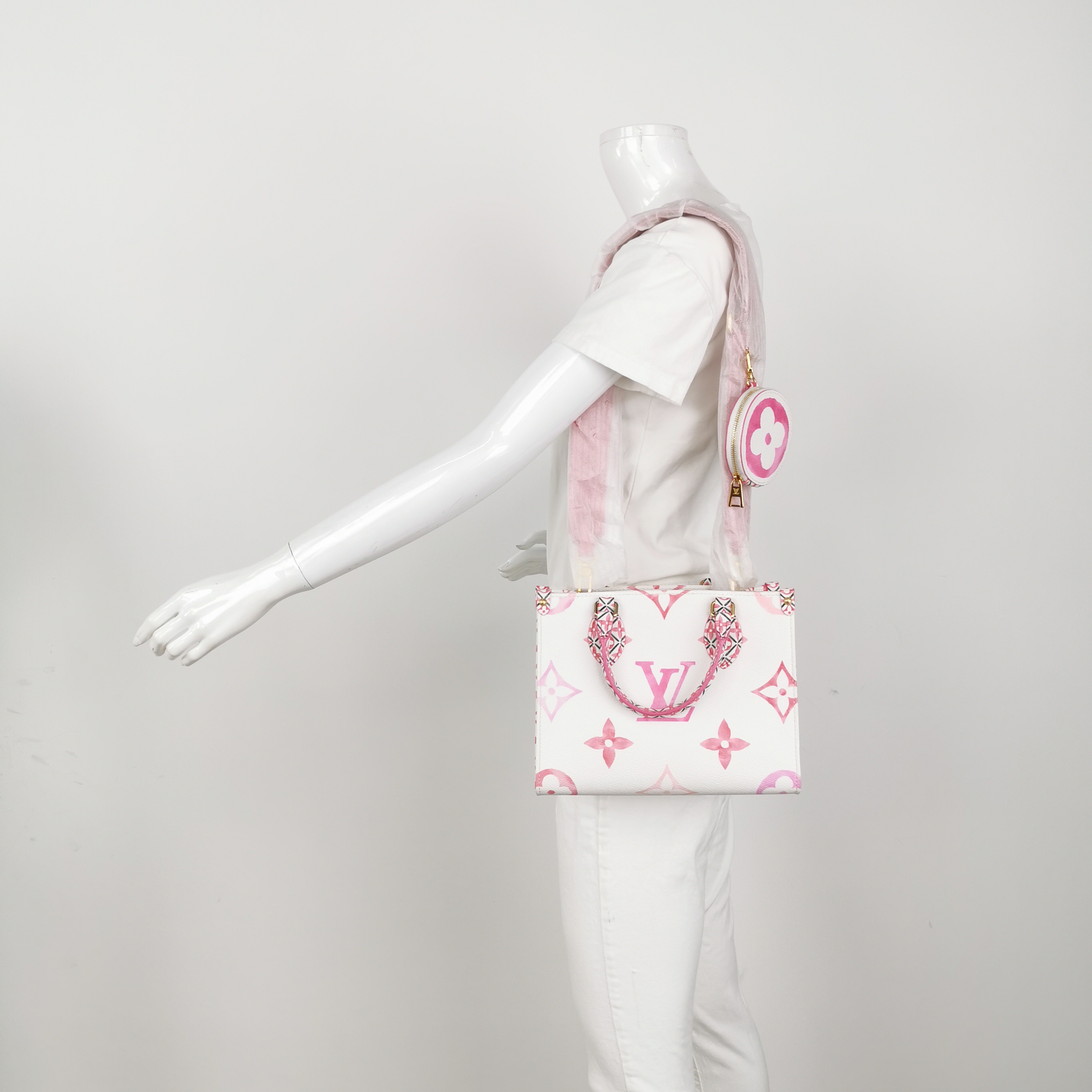 Louis Vuitton(LV) OnTheGo Tote By The Pool Monogram Watercolor Giant PM — alternate view