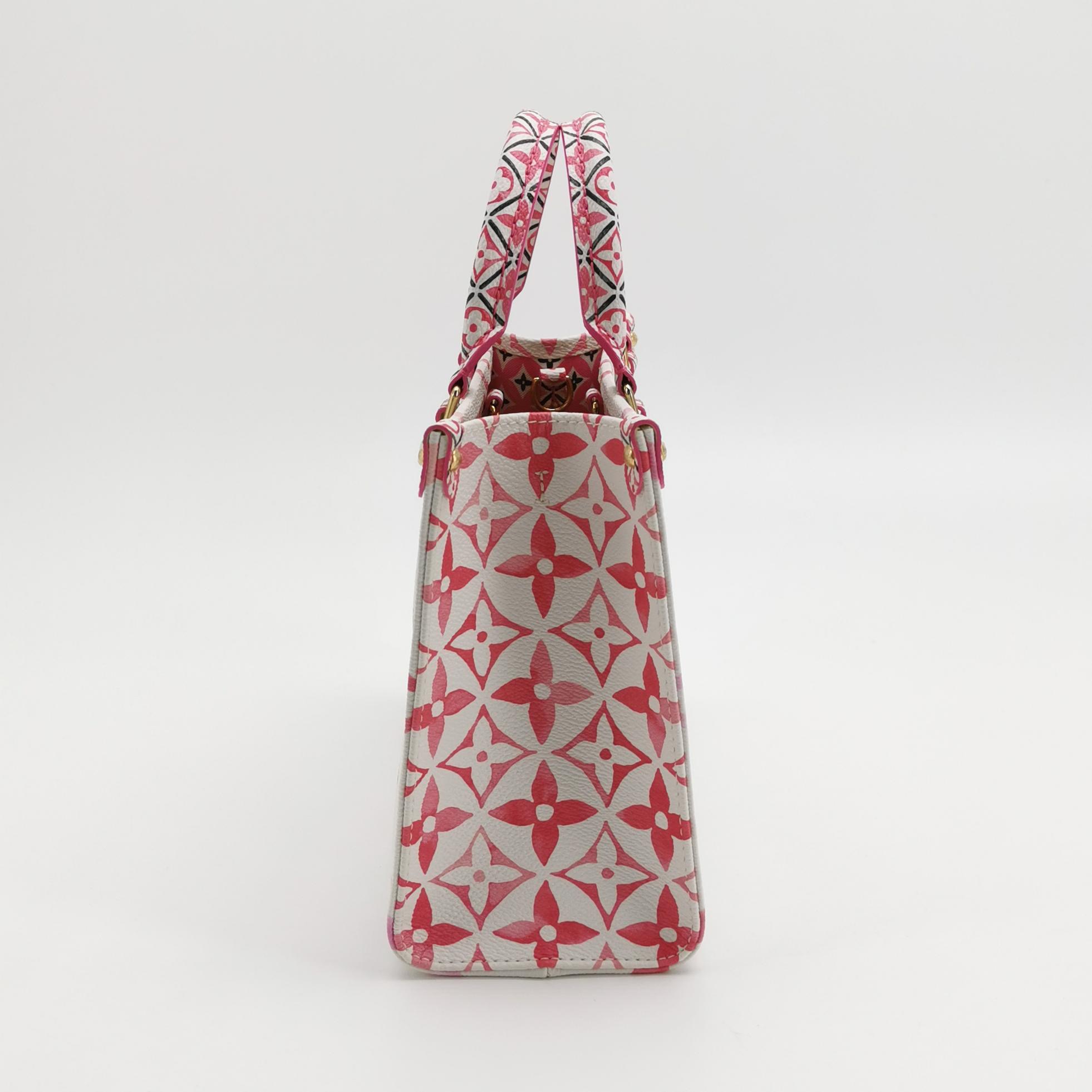 Louis Vuitton(LV) OnTheGo Tote By The Pool Monogram Watercolor Giant PM — photo 5 of 15