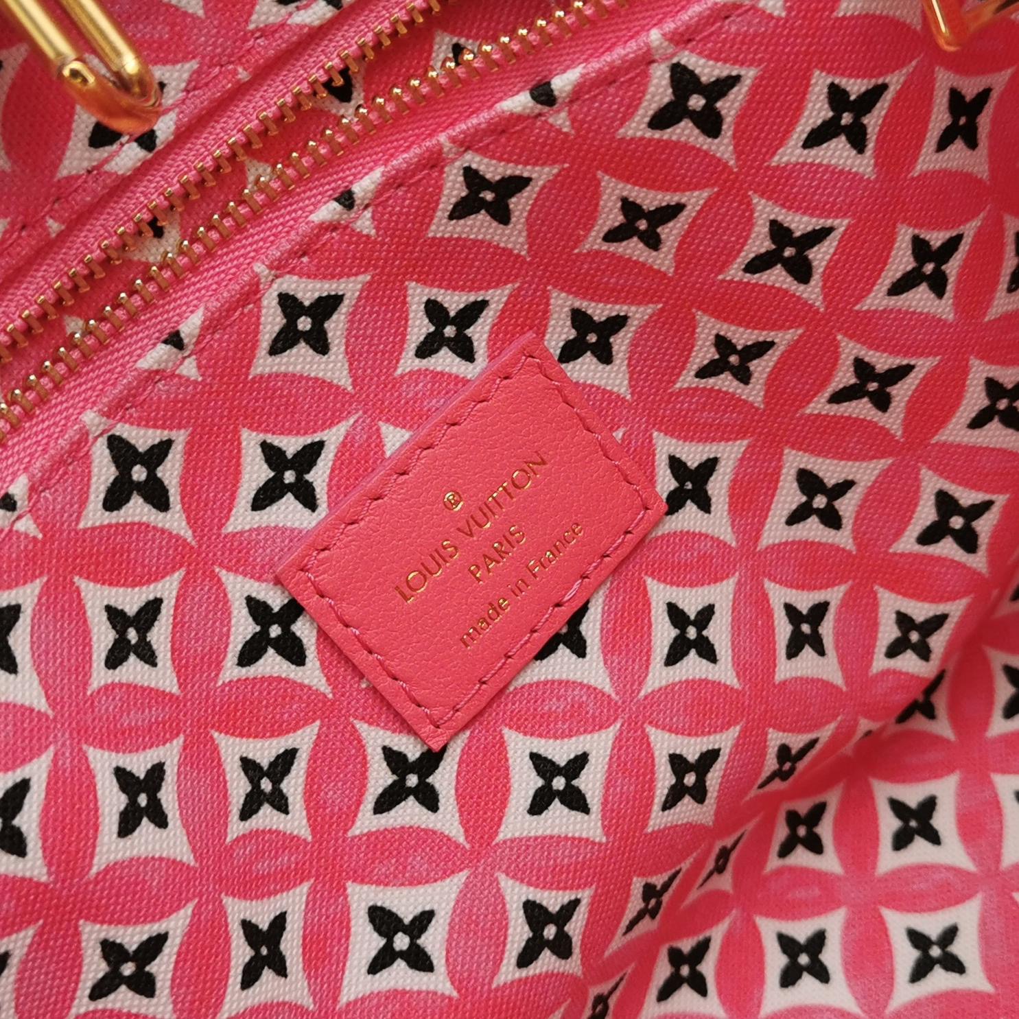 Louis Vuitton(LV) OnTheGo Tote By The Pool Monogram Watercolor Giant PM — photo 8 of 15