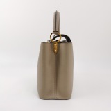 Louis Vuitton(LV) Capucines Bag Leather MM — thumbnail 5