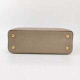 Louis Vuitton(LV) Capucines Bag Leather MM — thumbnail 6