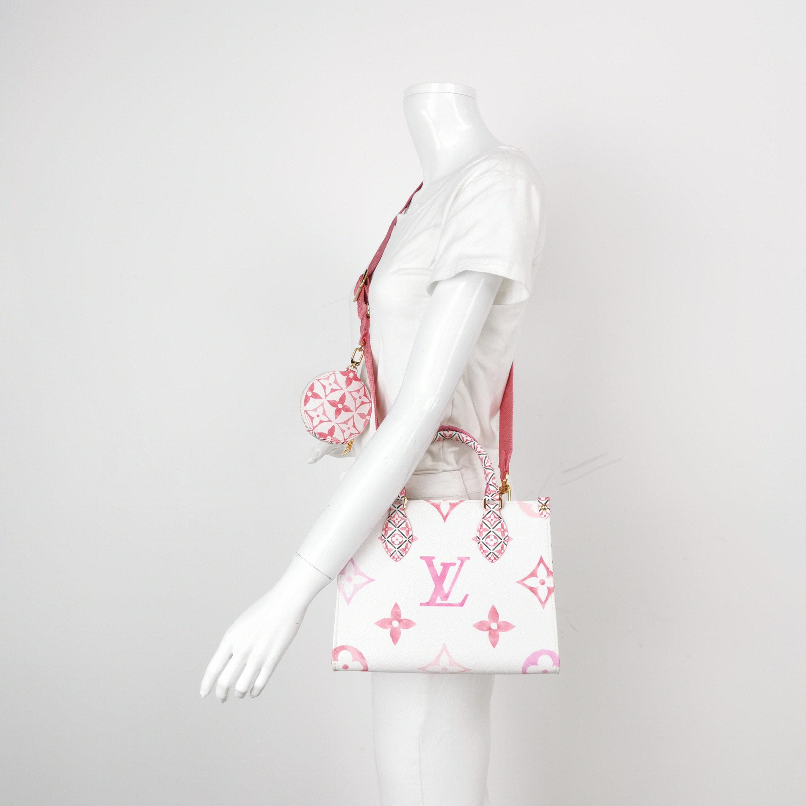 Louis Vuitton(LV) OnTheGo Tote By The Pool Monogram Watercolor Giant PM — alternate view