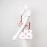 Louis Vuitton(LV) OnTheGo Tote By The Pool Monogram Watercolor Giant PM — thumbnail 2