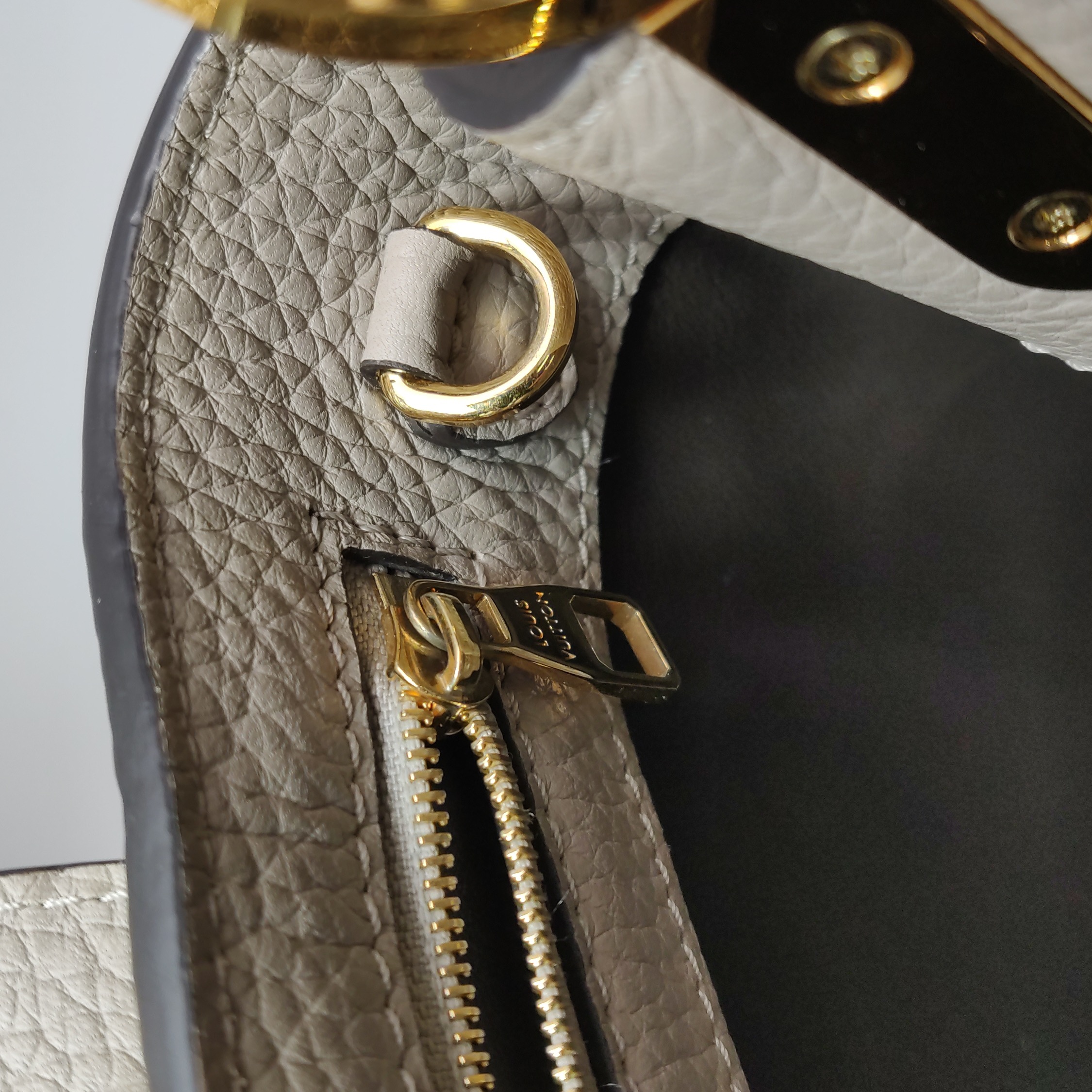 Louis Vuitton(LV) Capucines Bag Leather MM — photo 9 of 16