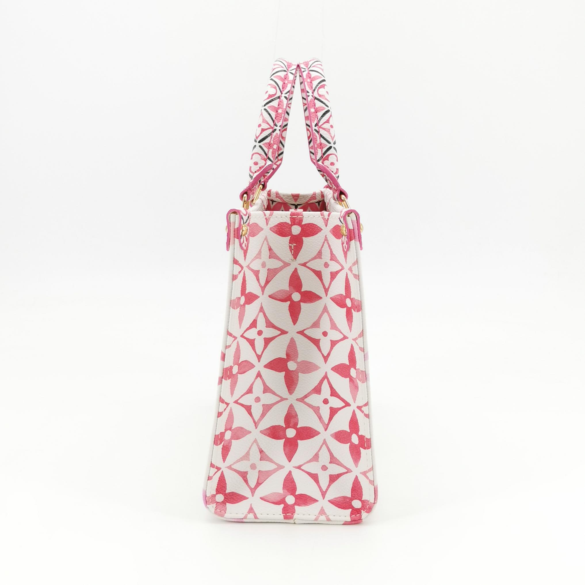 Louis Vuitton(LV) OnTheGo Tote By The Pool Monogram Watercolor Giant PM — photo 4 of 15