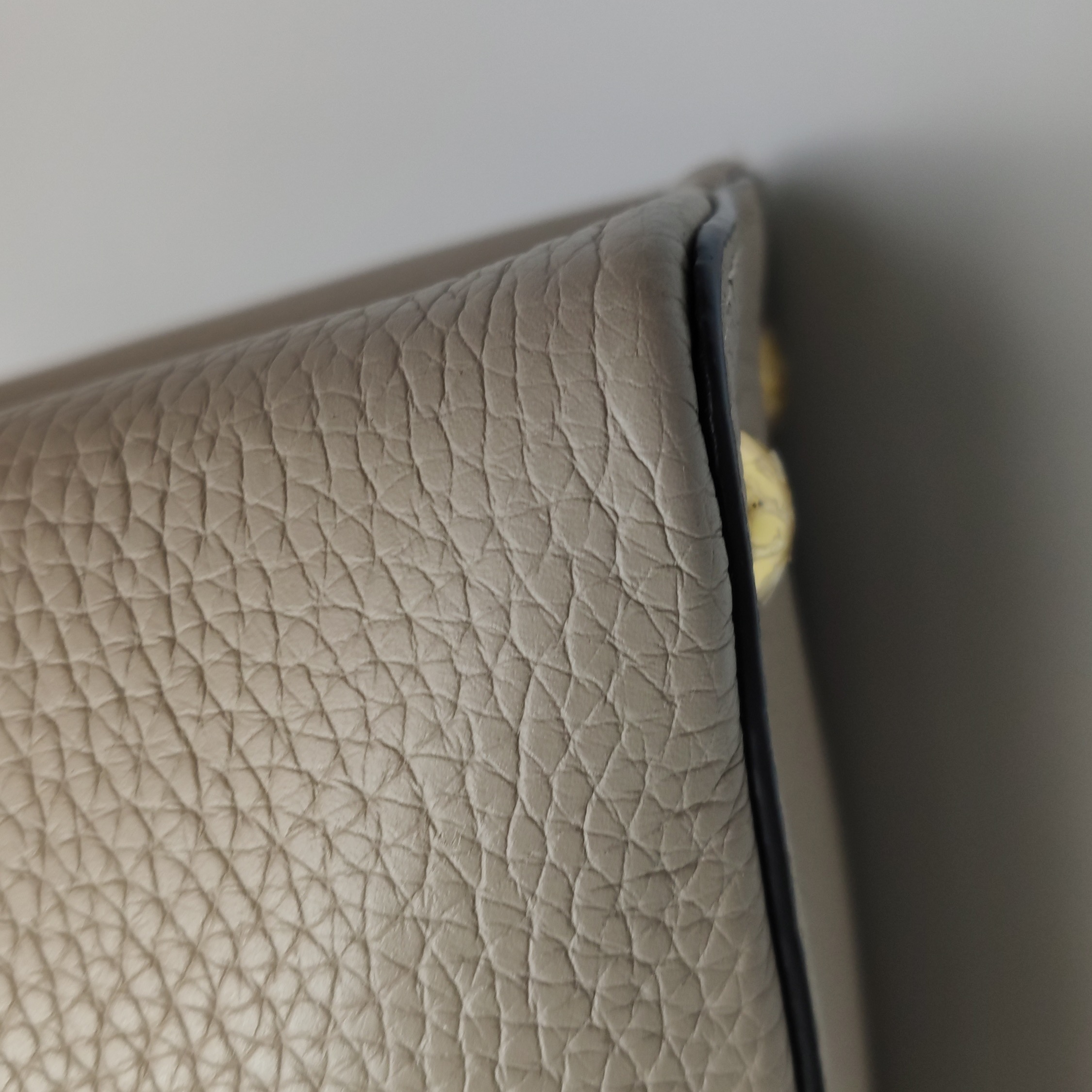 Louis Vuitton(LV) Capucines Bag Leather MM — photo 13 of 16