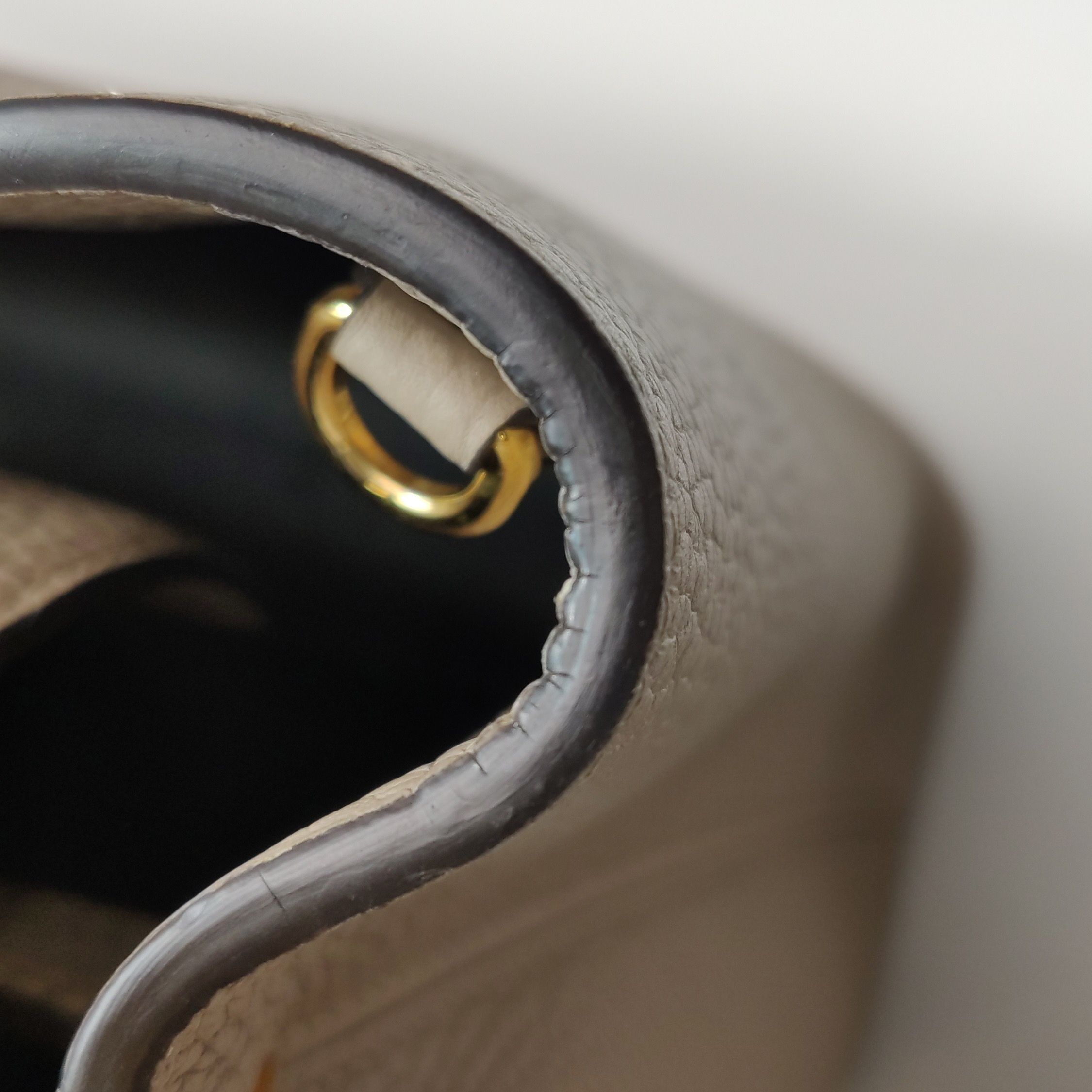 Louis Vuitton(LV) Capucines Bag Leather MM — photo 11 of 16