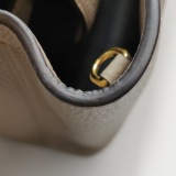 Louis Vuitton(LV) Capucines Bag Leather MM — thumbnail 11