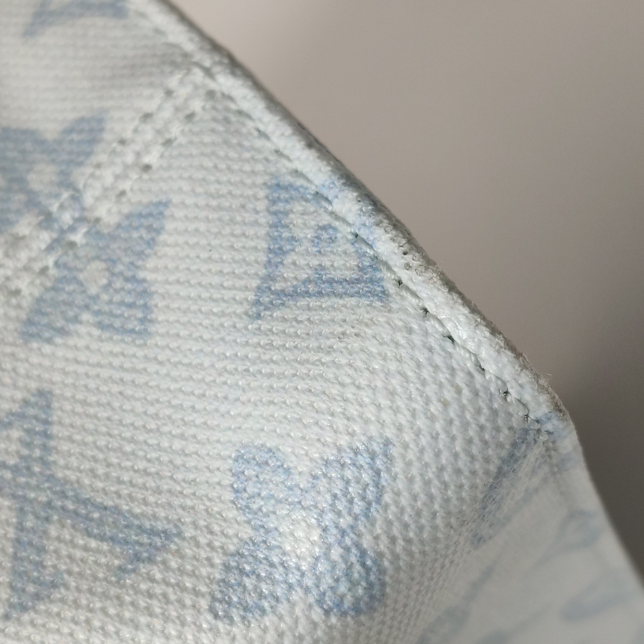 Louis Vuitton(LV) OnTheGo Pm Monogram Coated Canvas Blue — photo 12 of 13