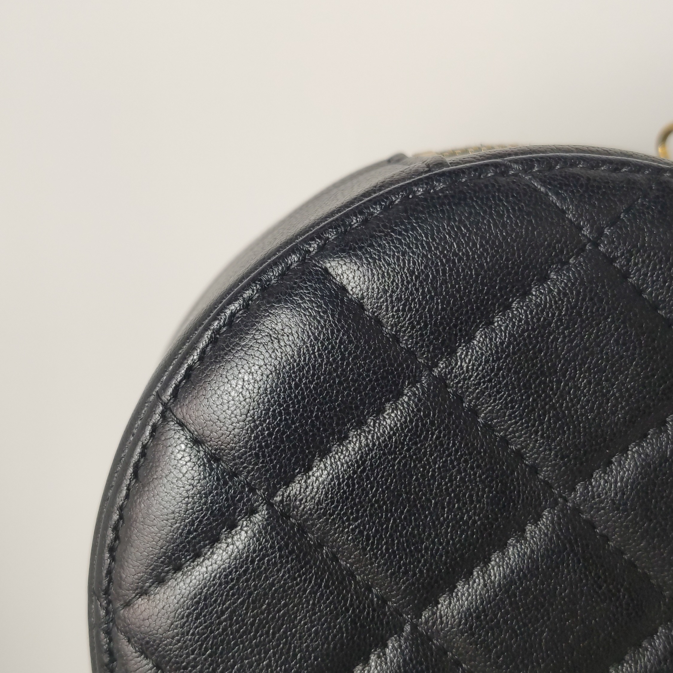 Chanel Chain Infinity Round Clutch with Chain Quilted Lambskin — photo 8 of 13
