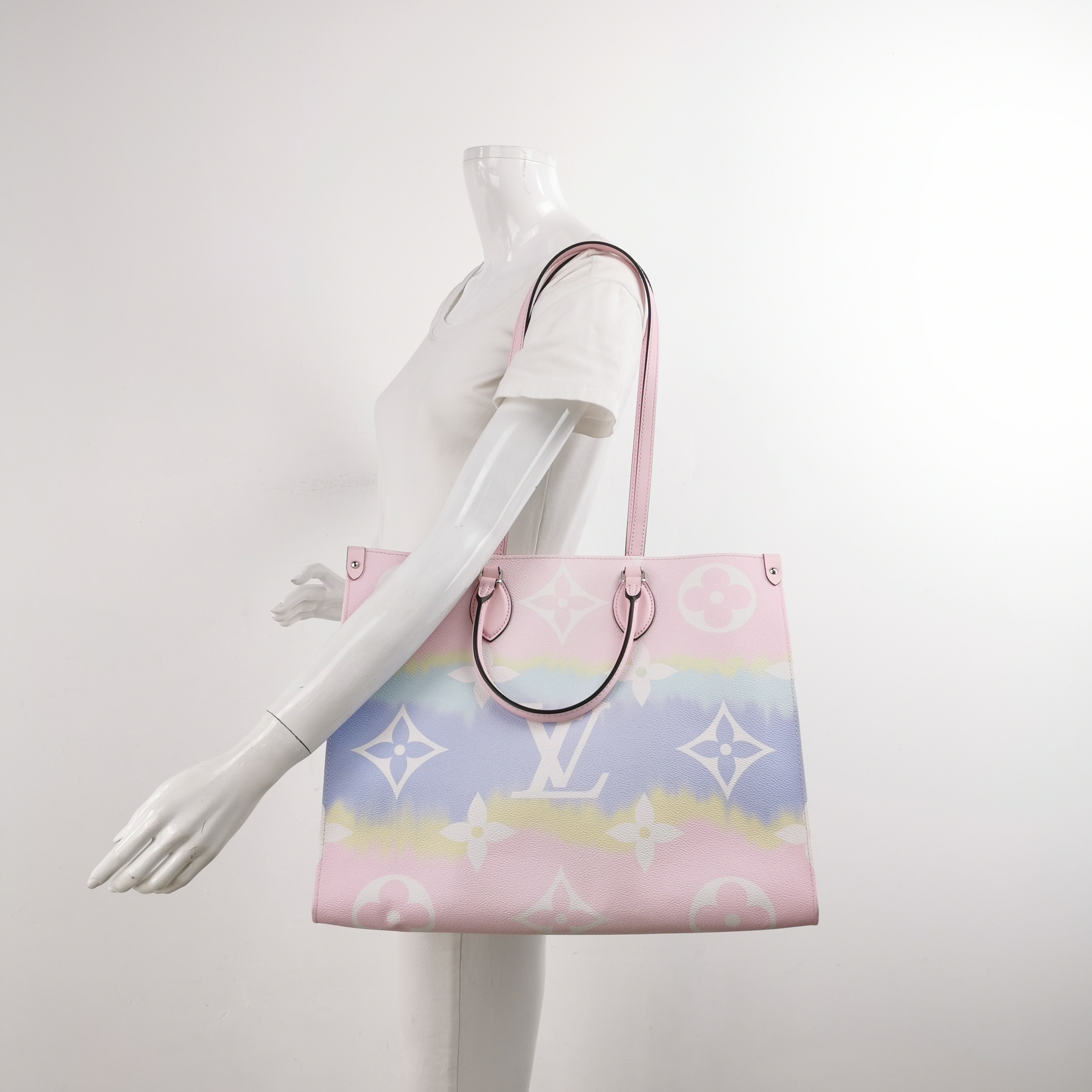 Louis Vuitton(LV) OnTheGo Tote Limited Edition Escale Monogram Giant GM — alternate view