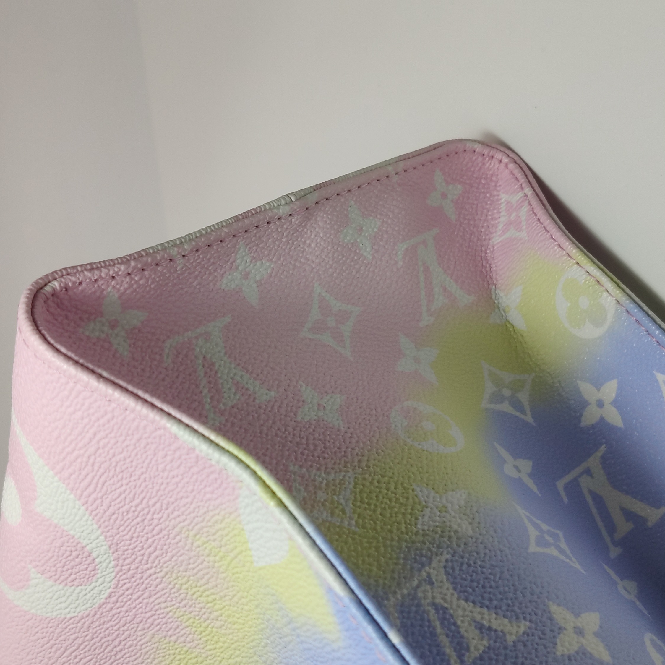 Louis Vuitton(LV) OnTheGo Tote Limited Edition Escale Monogram Giant GM — photo 13 of 15