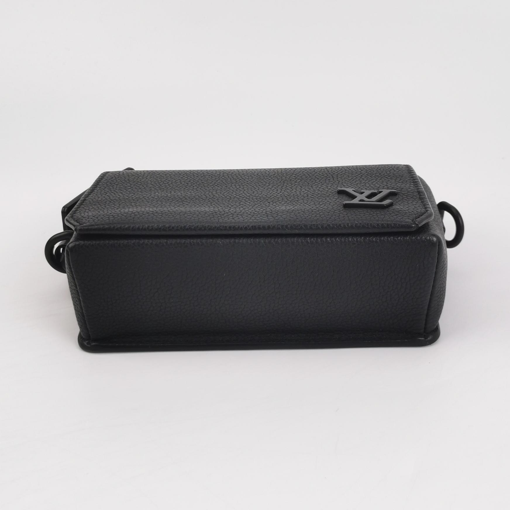 Louis Vuitton(LV) Fastline Wearable Wallet Aerogram Leather — photo 6 of 13
