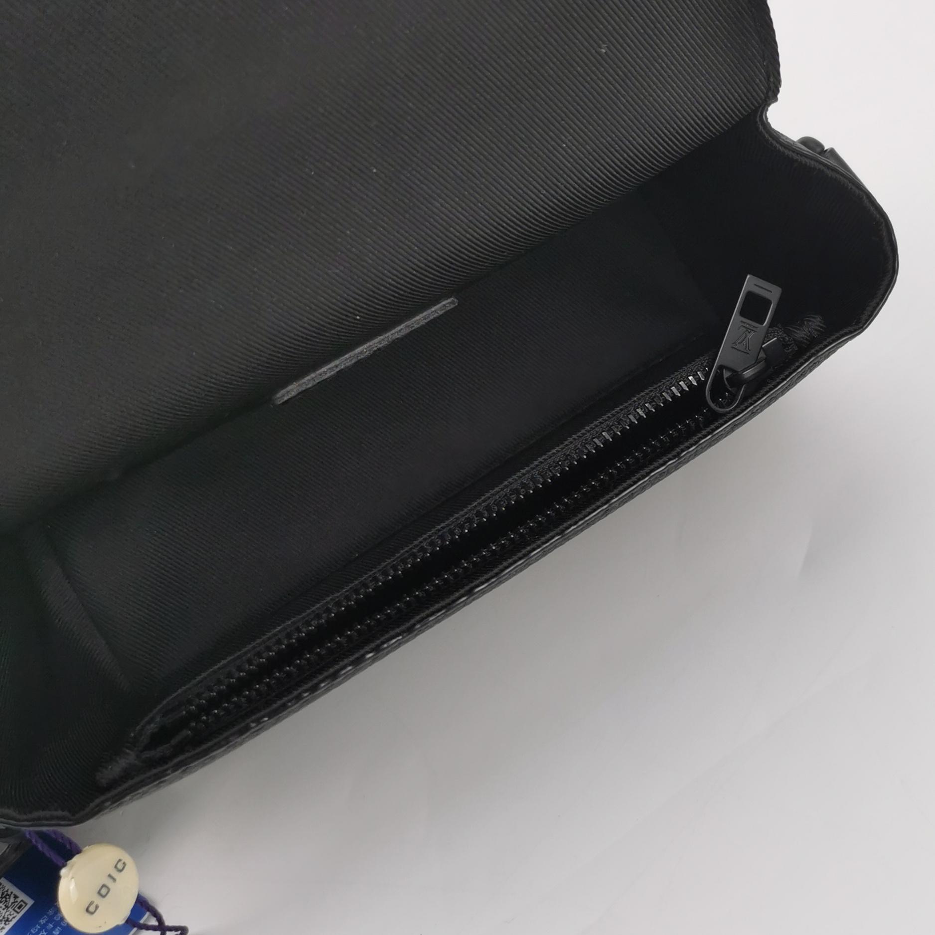 Louis Vuitton(LV) Fastline Wearable Wallet Aerogram Leather — photo 8 of 13