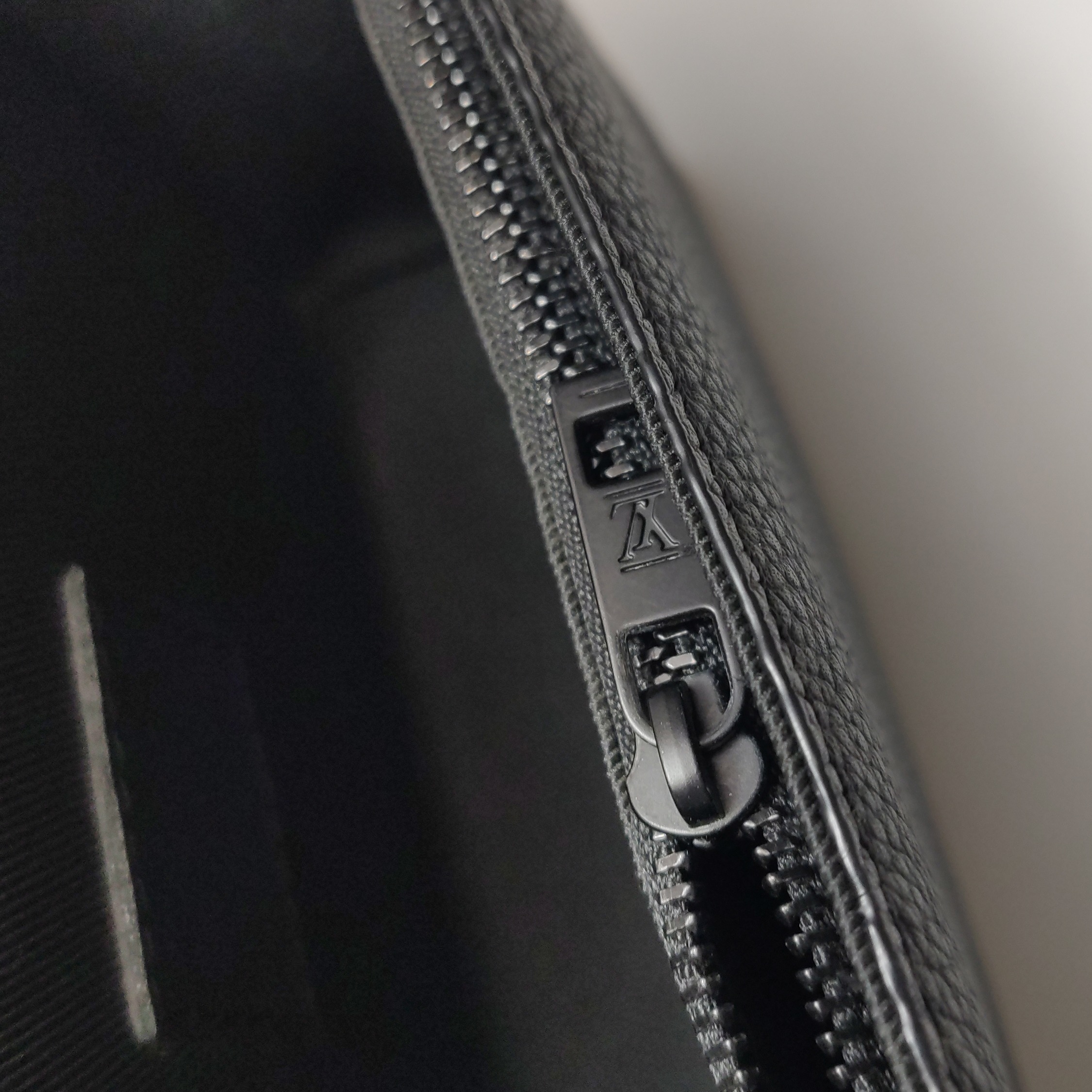 Louis Vuitton(LV) Fastline Wearable Wallet Aerogram Leather — photo 9 of 13