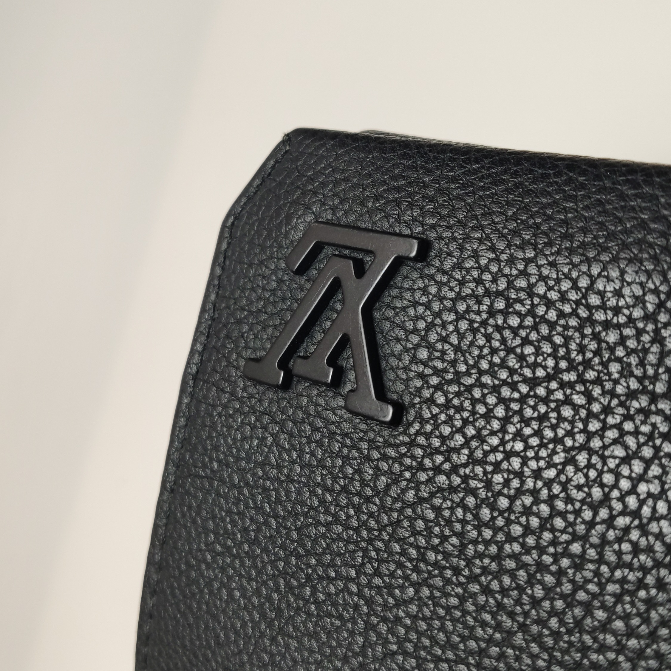 Louis Vuitton(LV) Fastline Wearable Wallet Aerogram Leather — photo 10 of 13
