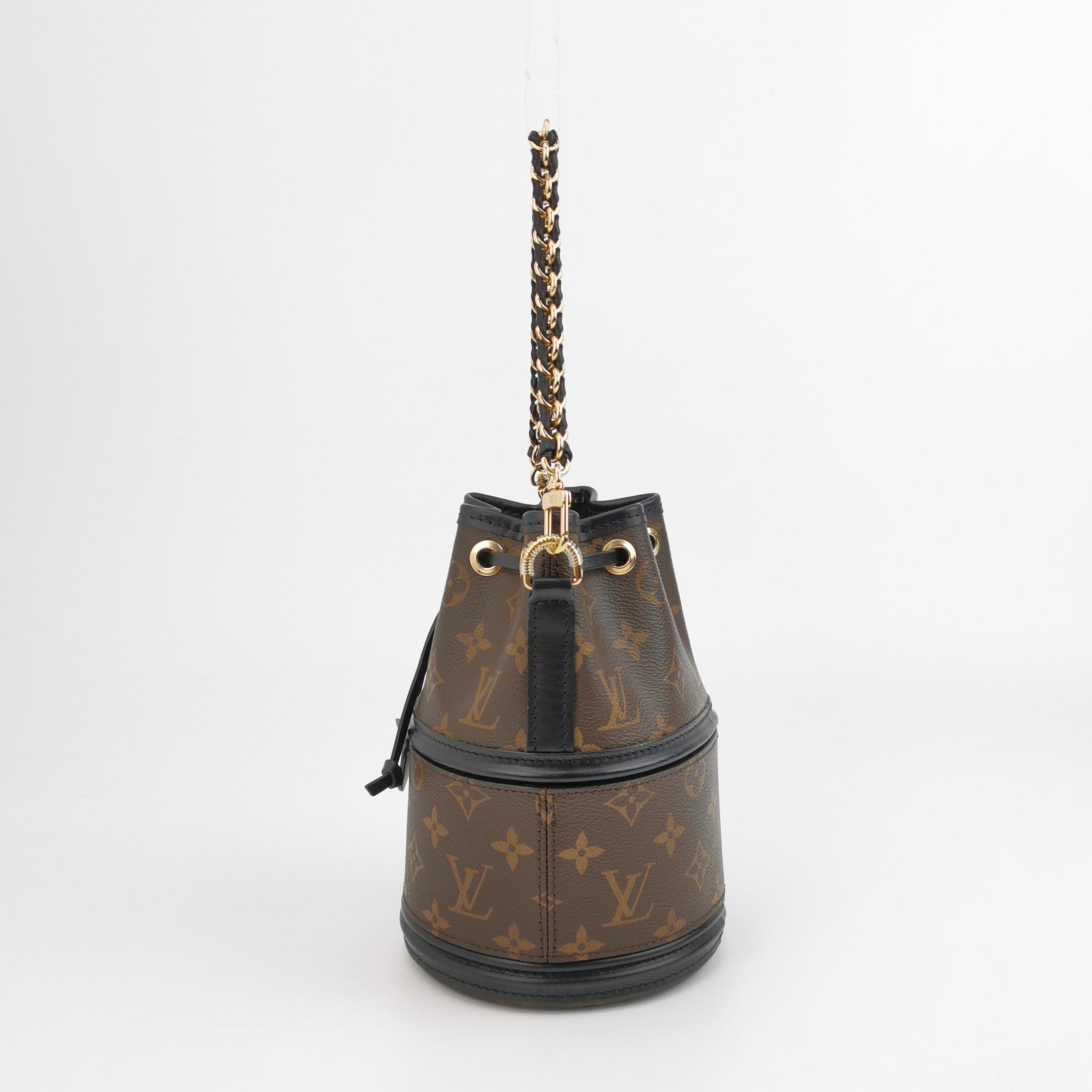 Louis Vuitton(LV) Canoe Bucket Bag Monogram Canvas — photo 4 of 11