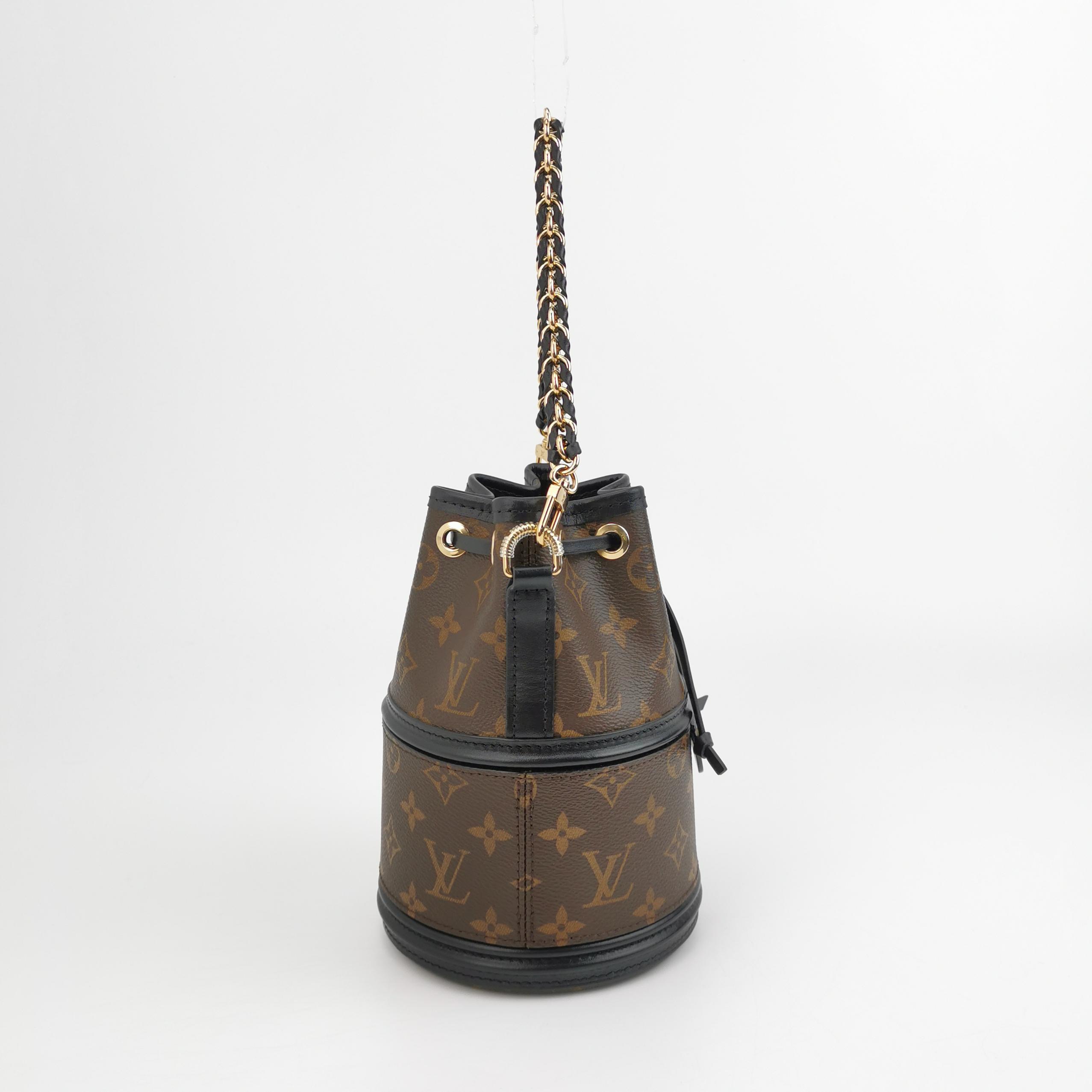 Louis Vuitton(LV) Canoe Bucket Bag Monogram Canvas — photo 3 of 11