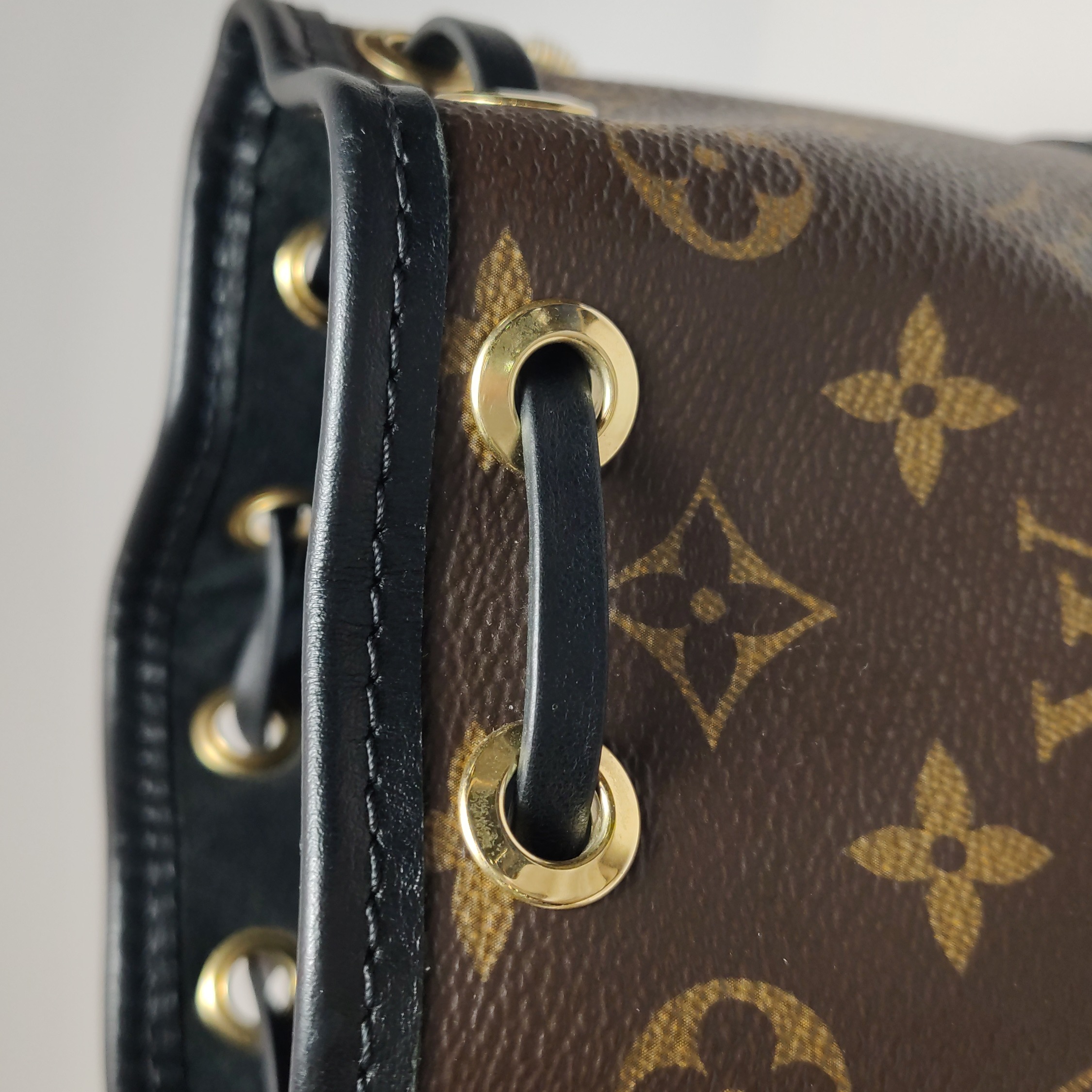 Louis Vuitton(LV) Canoe Bucket Bag Monogram Canvas — photo 9 of 11