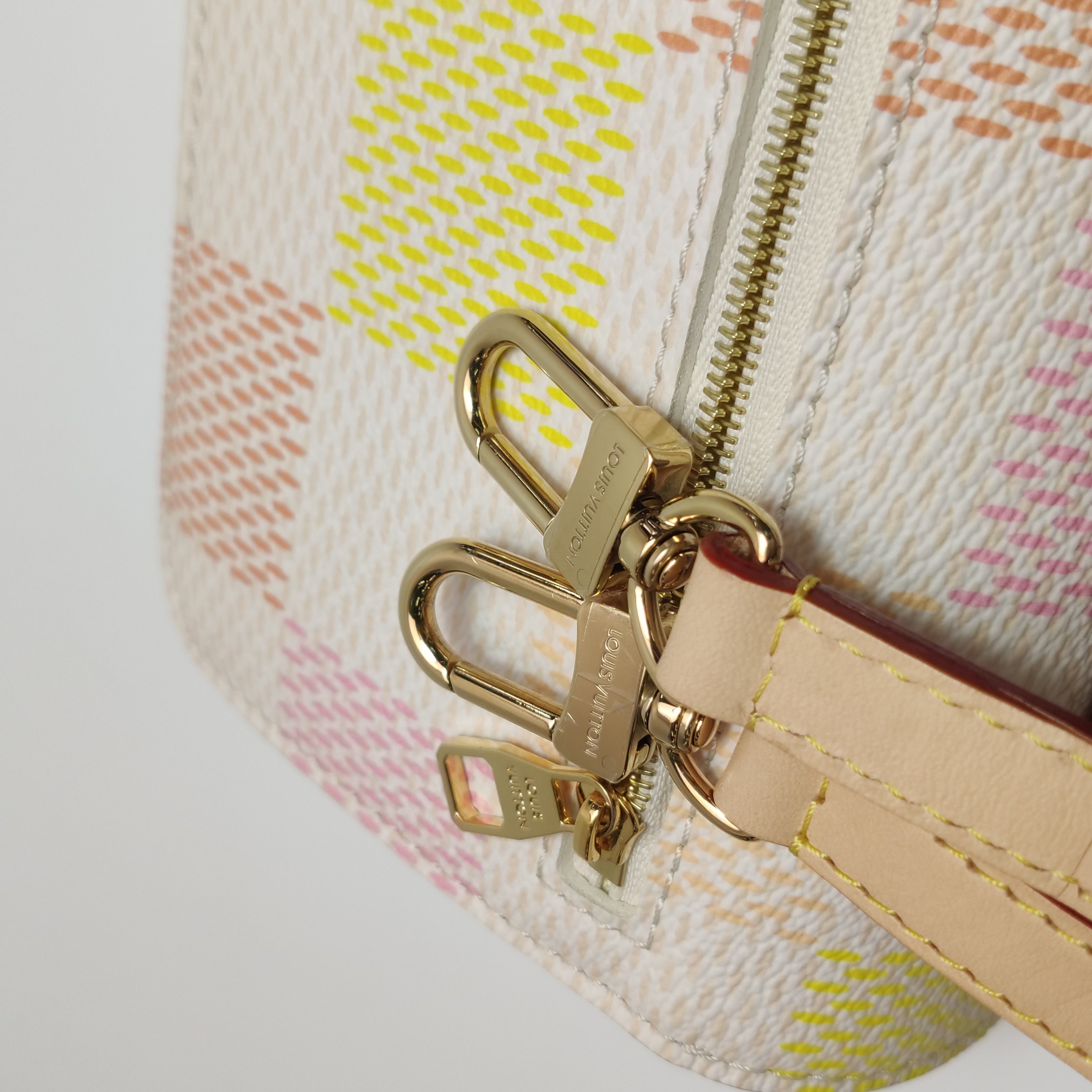 Louis Vuitton(LV) Pochette Metis Monogram Canvas East West