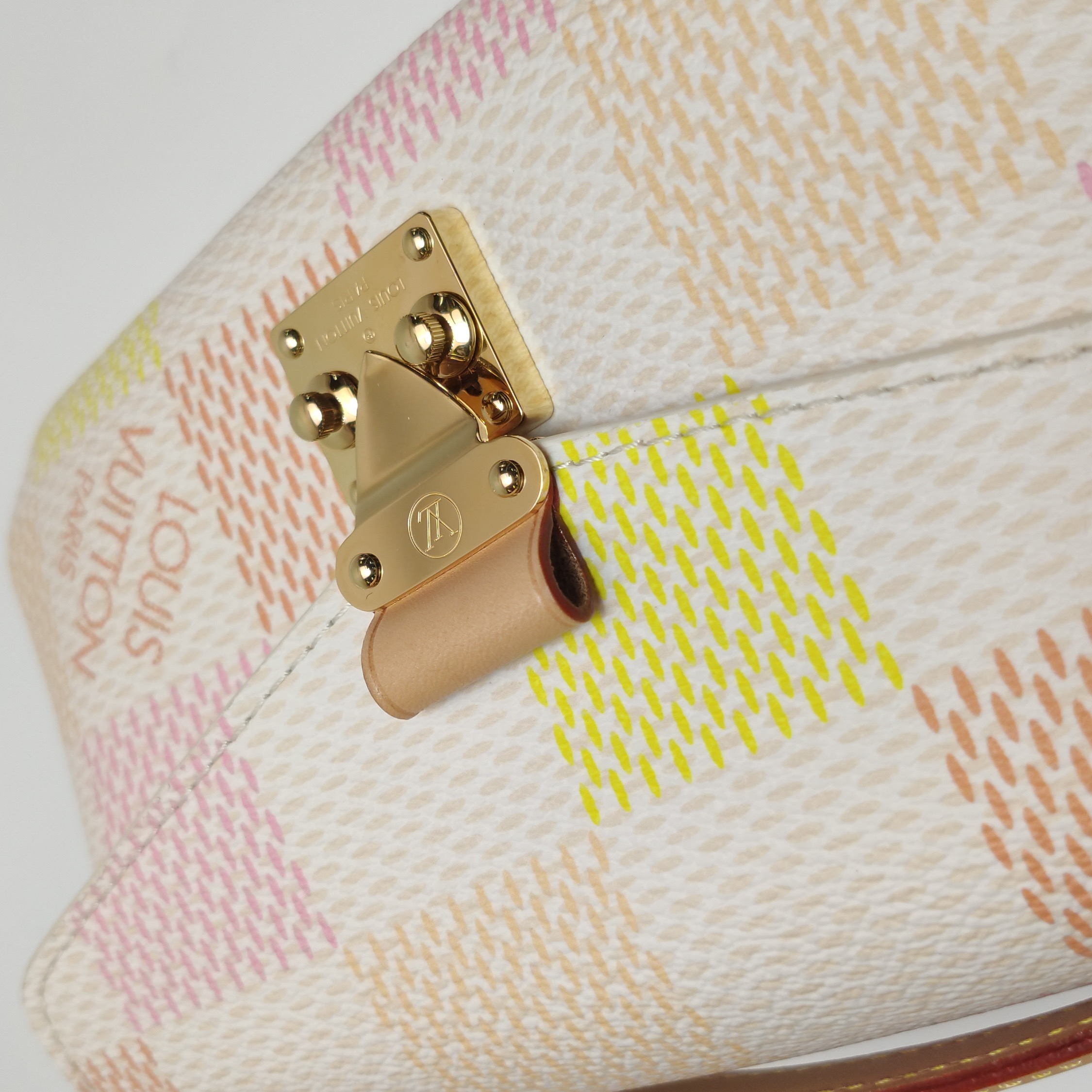 Louis Vuitton(LV) Pochette Metis Monogram Canvas East West